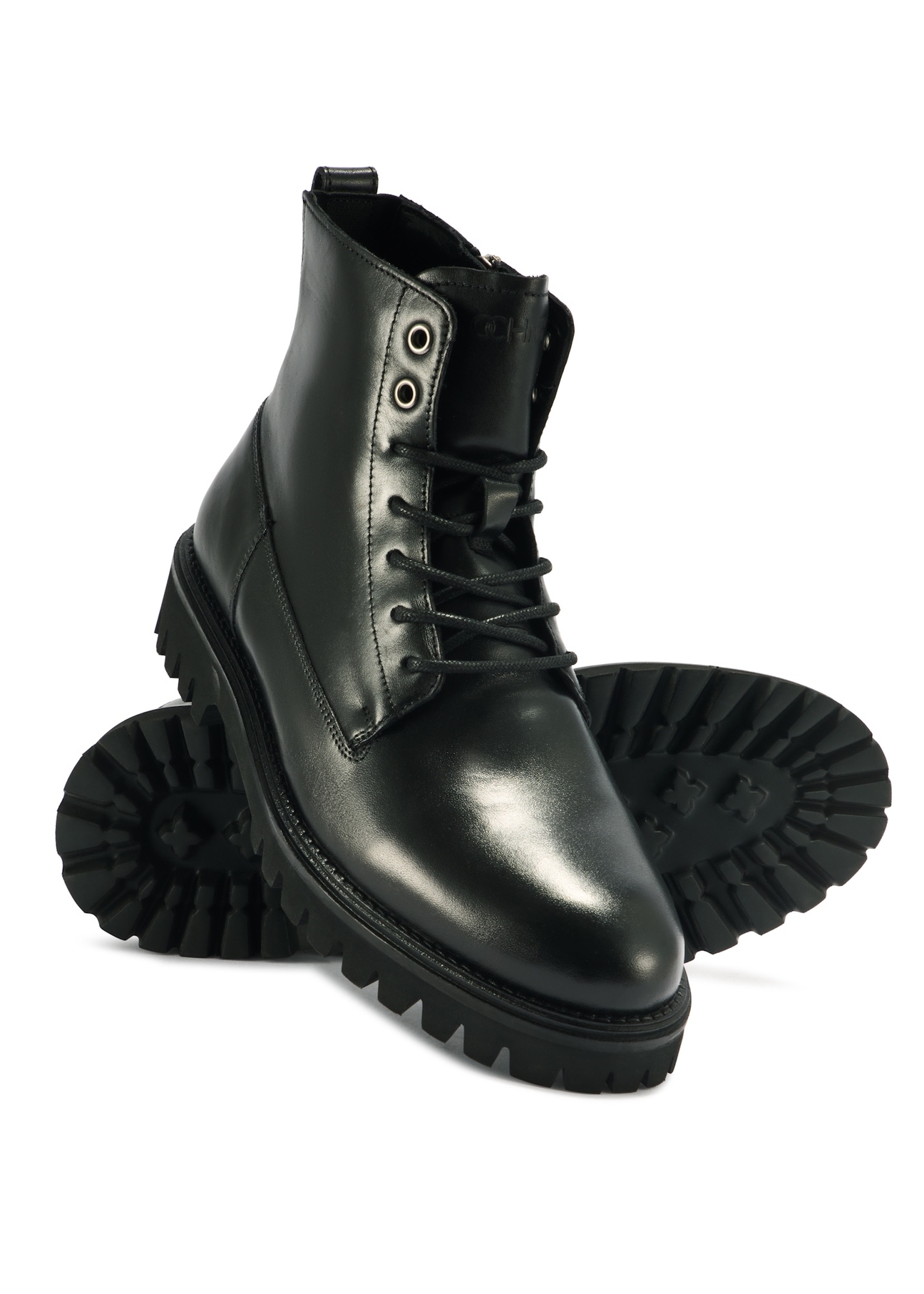 Men's leather ankle boots in black BUTYM-0507-99(Z25), diagonal product view on a white background.
