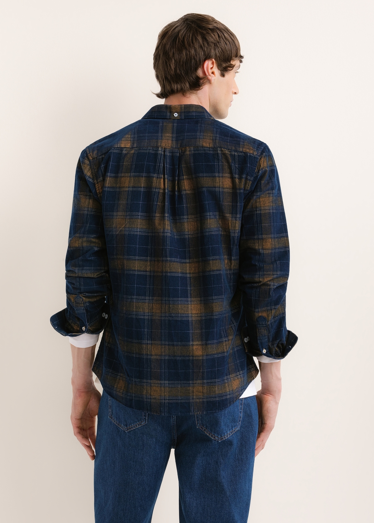 Men's navy blue plaid shirt KOSMT-0371-7E(Z26), back view on a model. Half of the figure is visible.