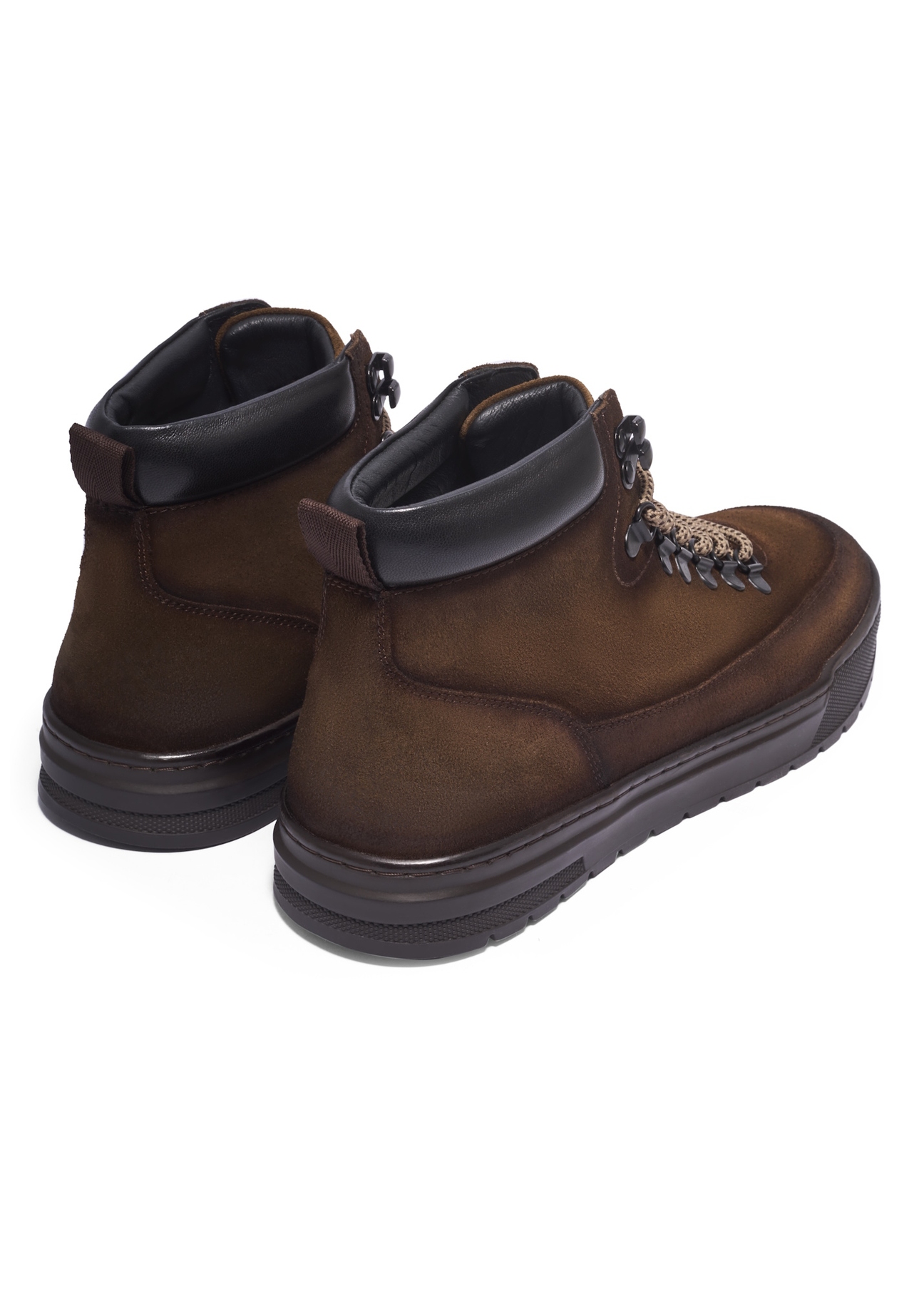 Men's suede shoes in cognac color BUTYM-0576-1H(Z26), product view from the back on a white background.