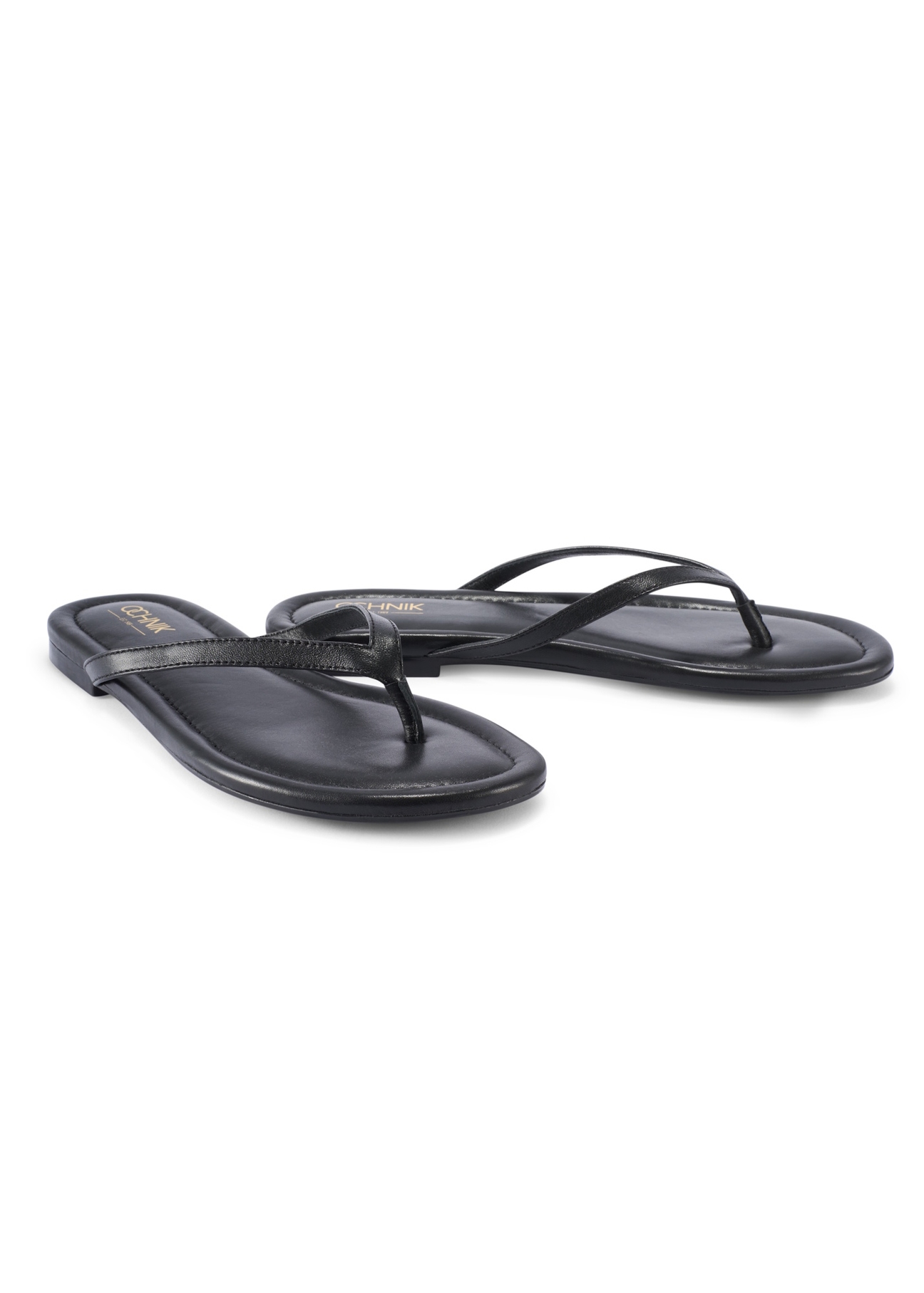 Women's leather flip-flops in black BUTYD-1271-99(W26), diagonal product view on a white background.