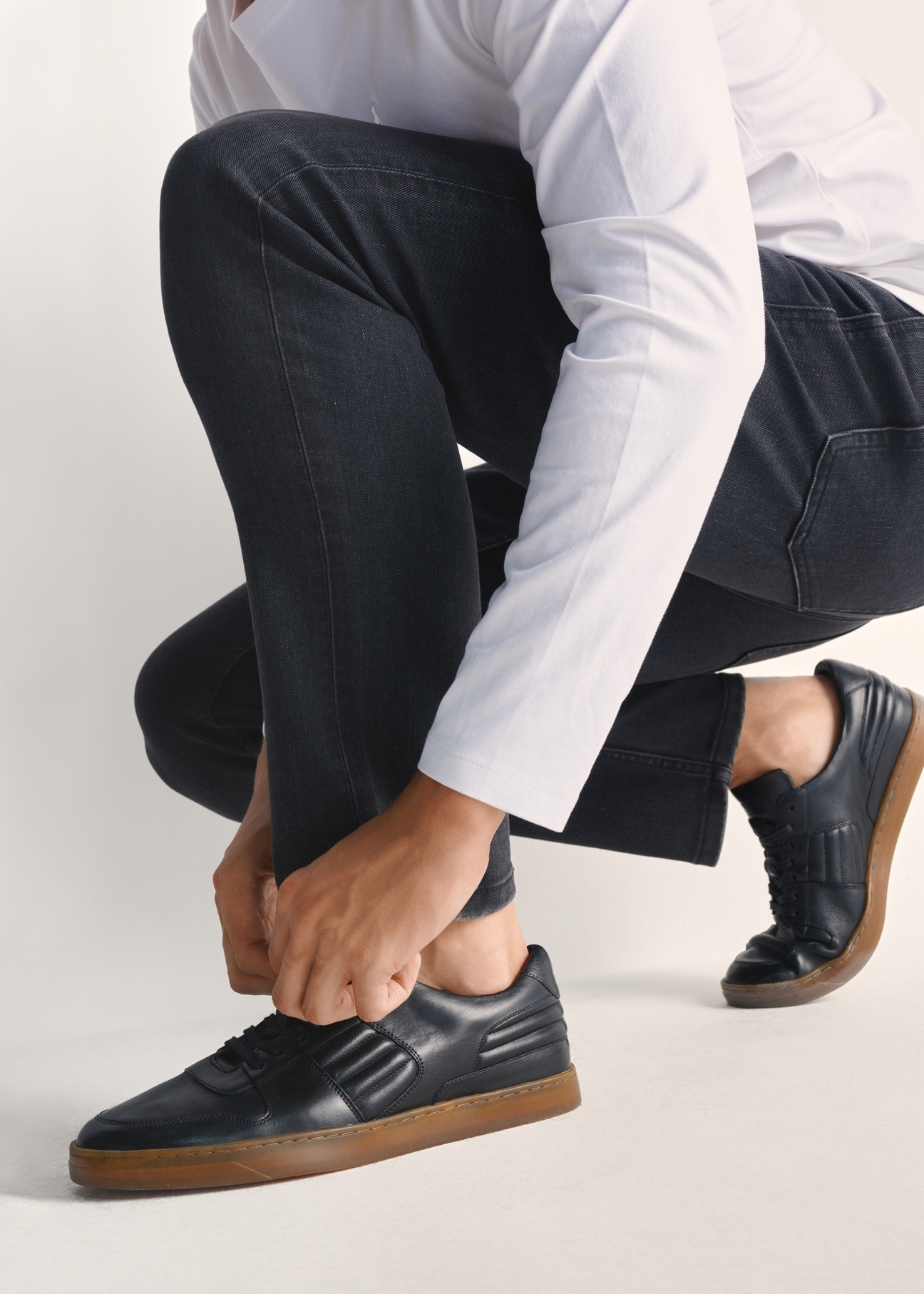Black men's leather shoes BUTYM-0505-99(Z25), product view on model's feet against a light background.