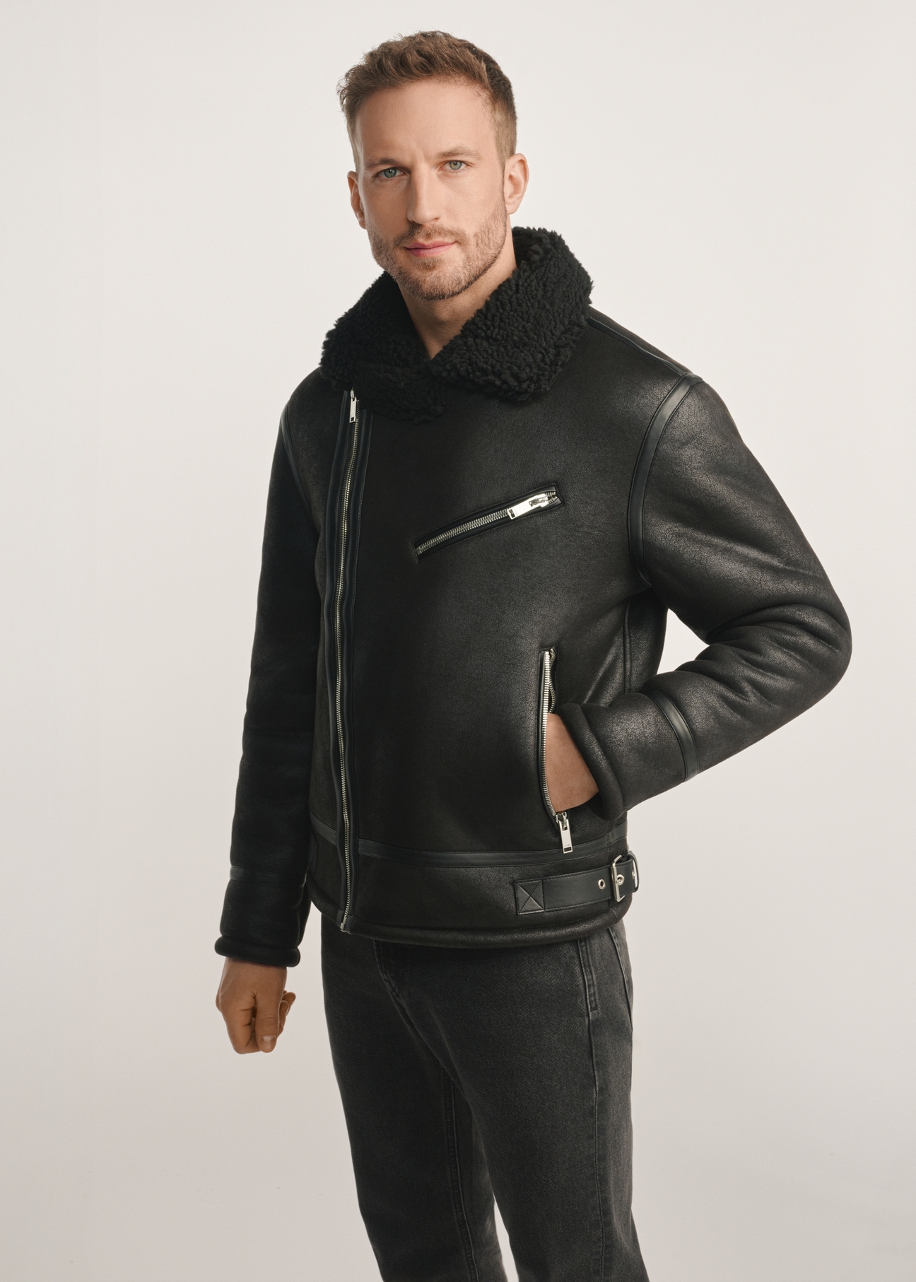 Classic black men's sheepskin coat KOZMP-0001A-99(Z24), product visible from the front on the model, half of the silhouette visible.