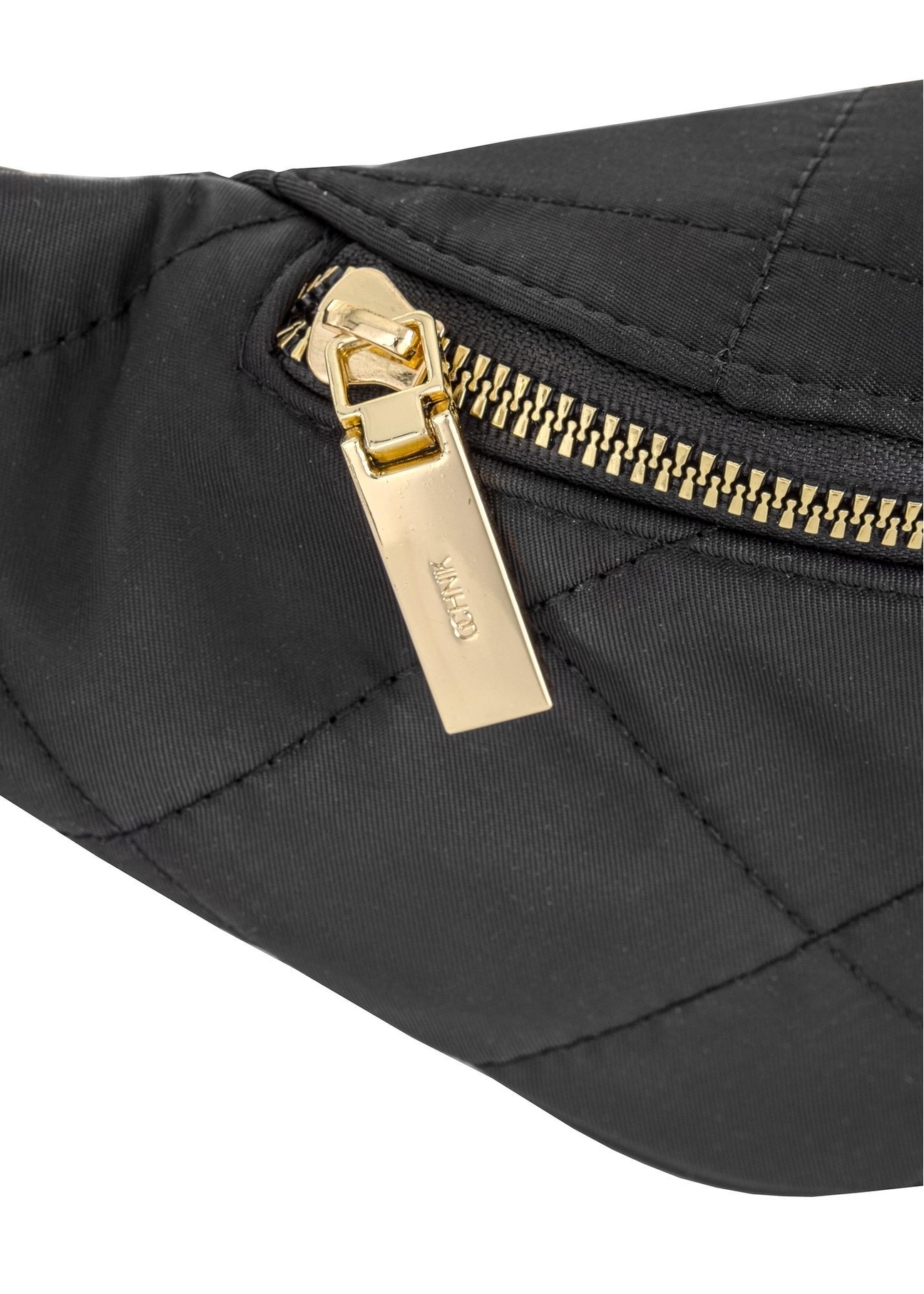 Black quilted women's bag TOREN-0266A-99(Z25) - close-up of the detail on a white background.