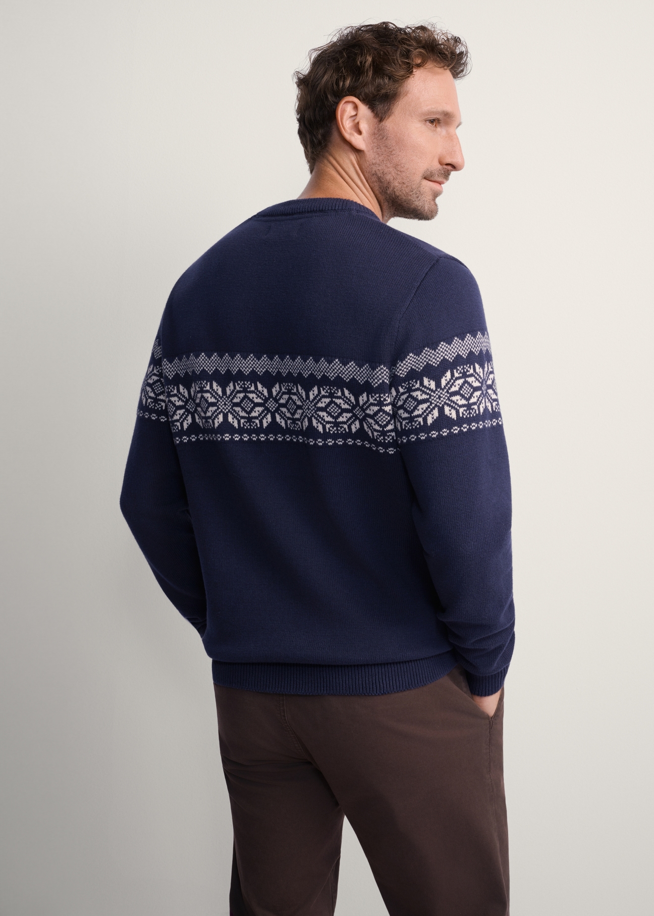 Men's navy blue sweater SWEMT-0177-68(Z25), back view of the product on the model. Half of the silhouette visible.