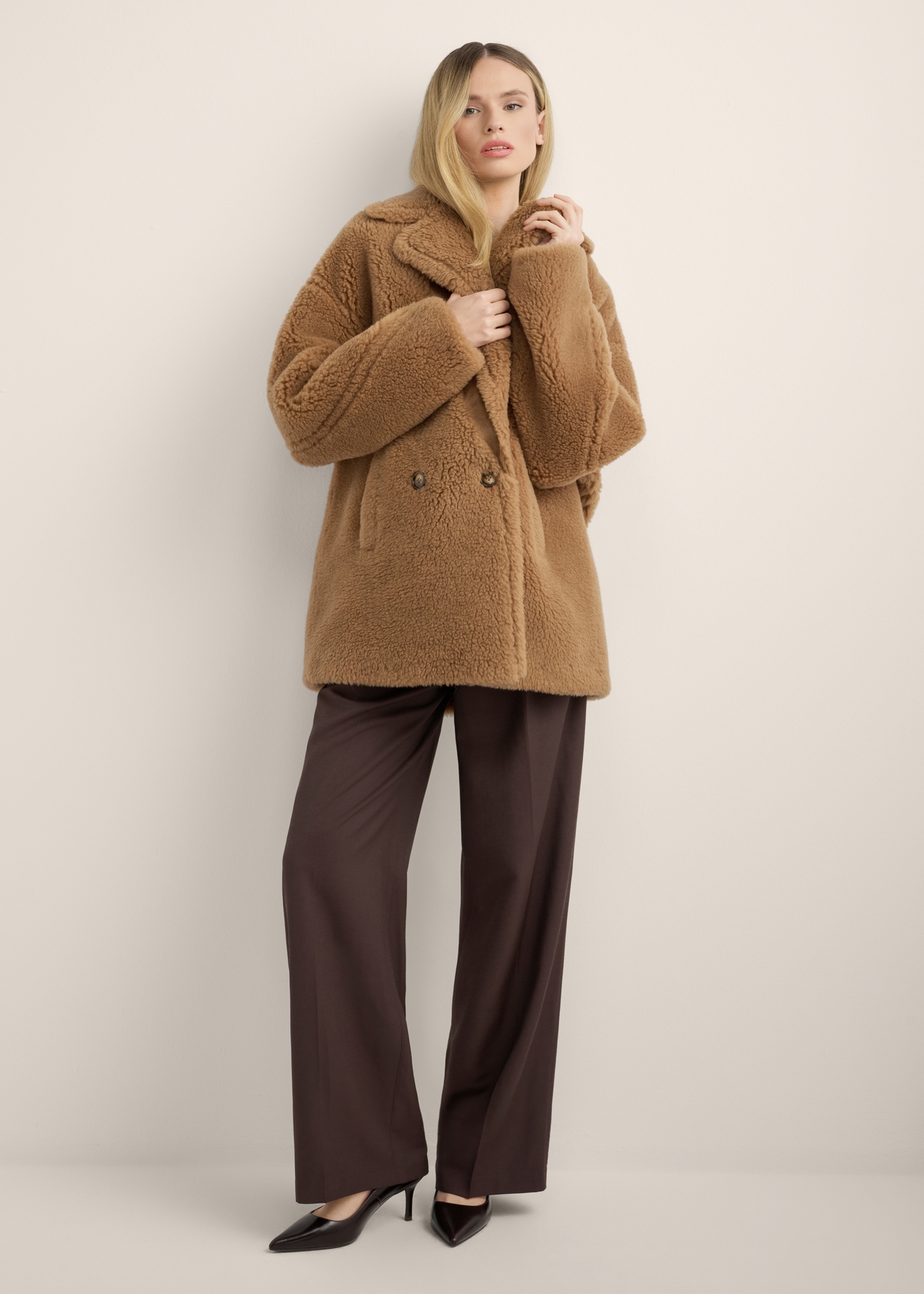 Women's camel fur coat with wool FUTDW-0040-1D(Z26), front view of the product on the model. Full body visible.