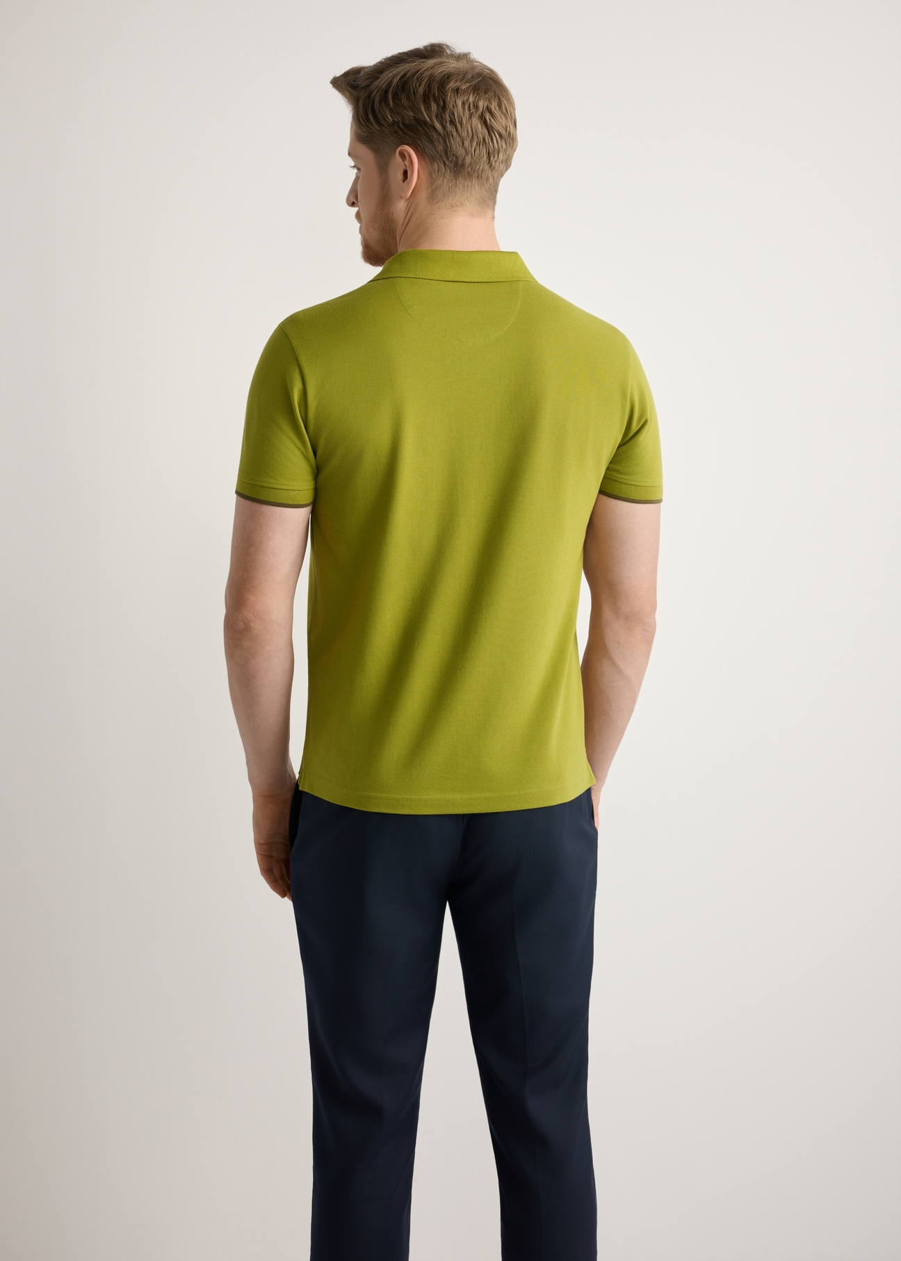 Olive cotton polo shirt POLMT-0045B-8E(W26), back view of the product on the model. Half of the silhouette visible.