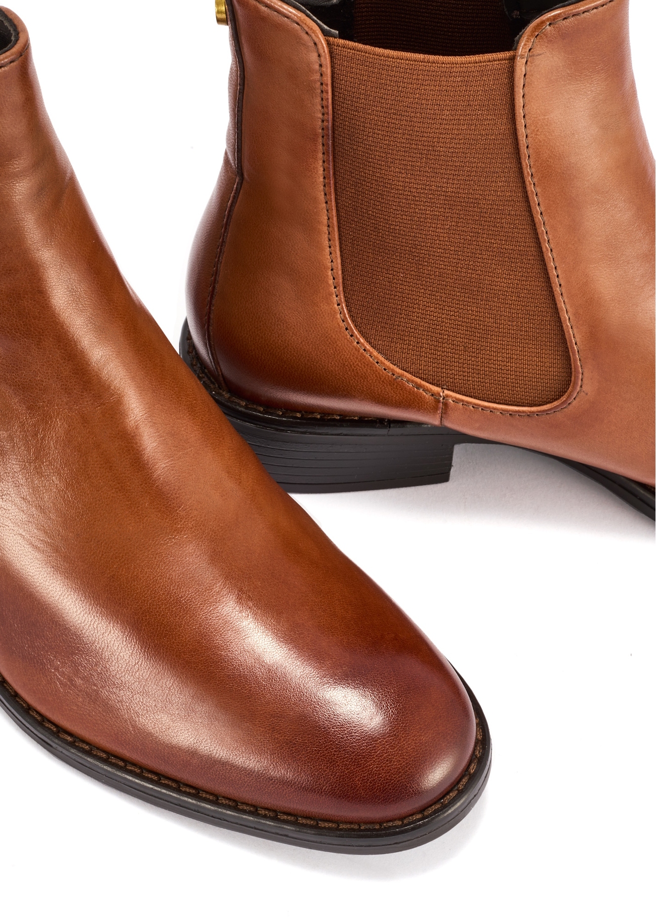 Women's leather ankle boots in cognac color BUTYD-0936A-87(Z25), close-up of the product detail on a white background.