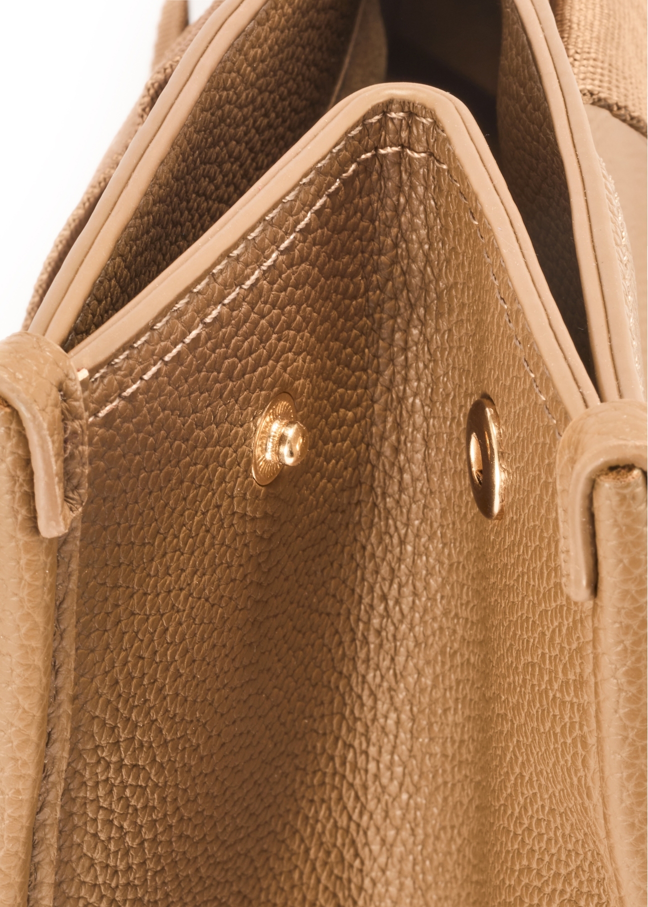 Large camel shopper bag TOREC-0977A-24(Z25), close-up of product detail, view on white background.