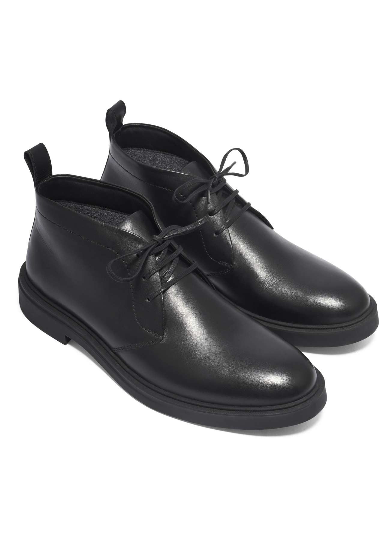 Men's leather ankle boots in black BUTYM-0575-99(Z26), diagonal product view on a white background.