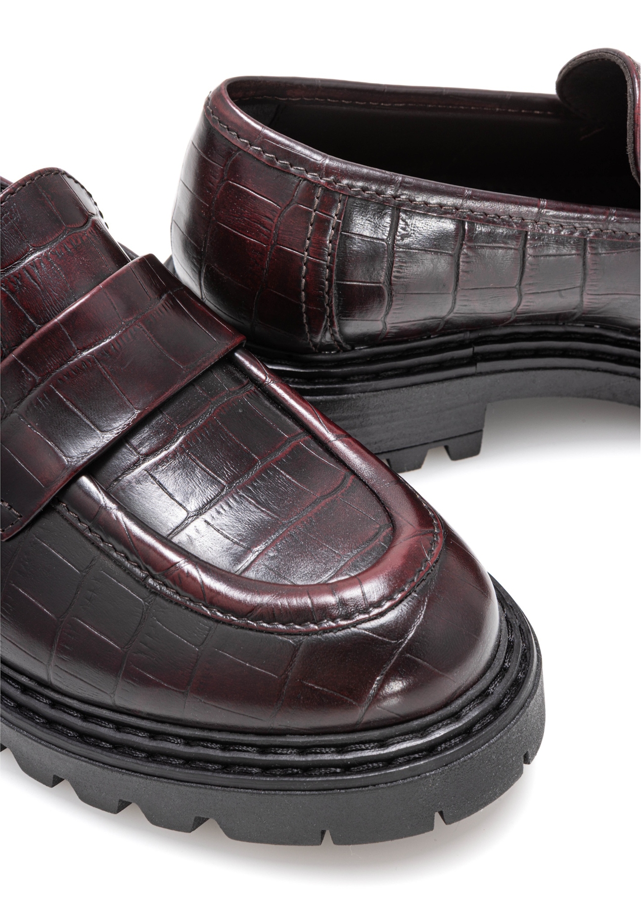 Burgundy women's croco moccasins BUTYD-1189-90(Z25), close-up of the product detail on a white background.