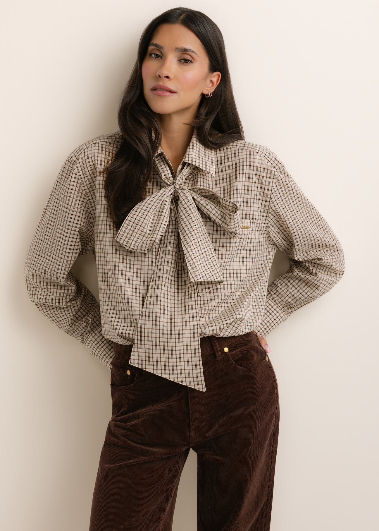 Women's plaid shirt with a tie detail (KOSDT-0195-1P(Z26)), front view on a model. Half-body shot.