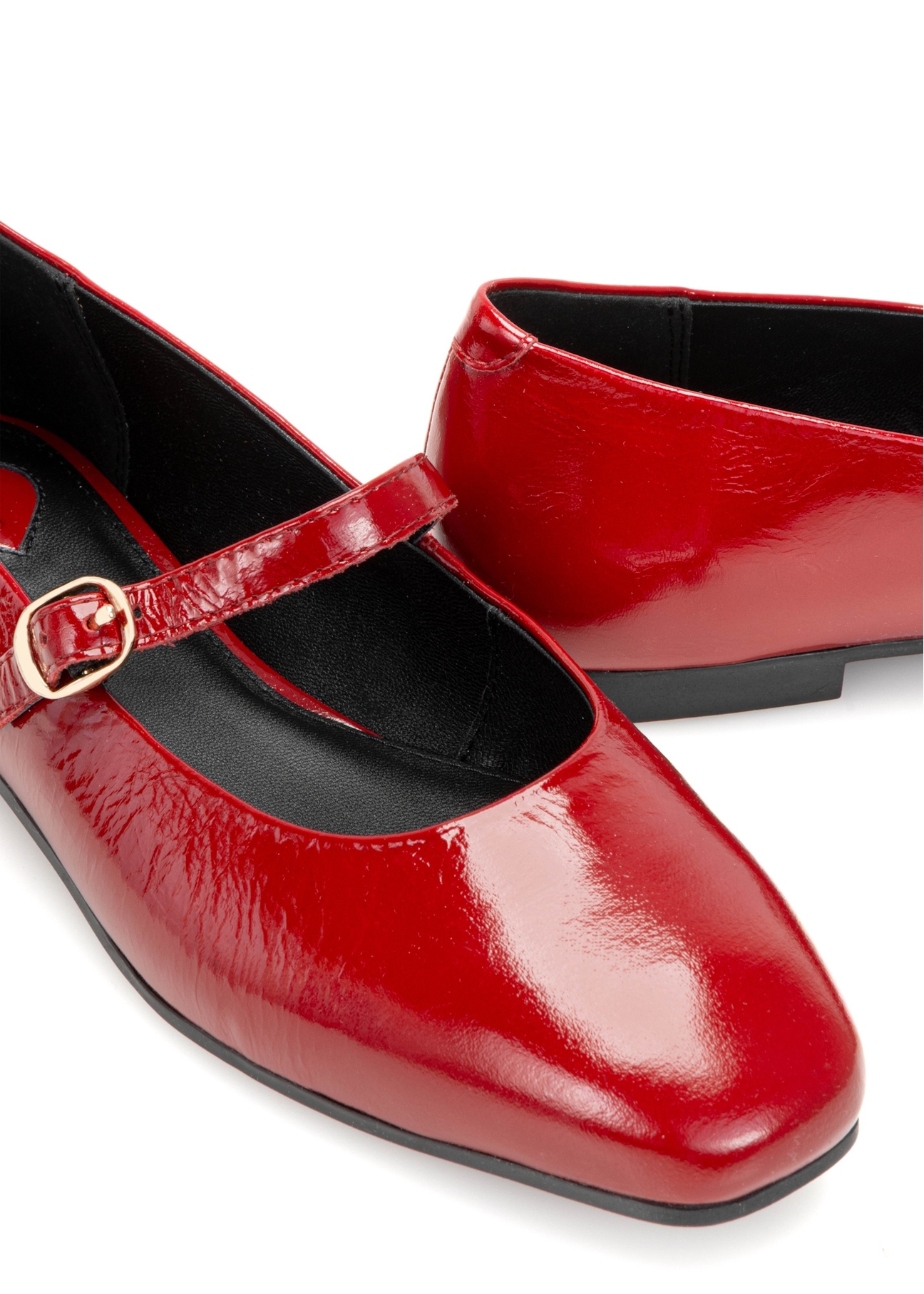 Red leather ballet flats with belt BUTYD-1145-4B(W26), close-up of the product detail on a white background.
