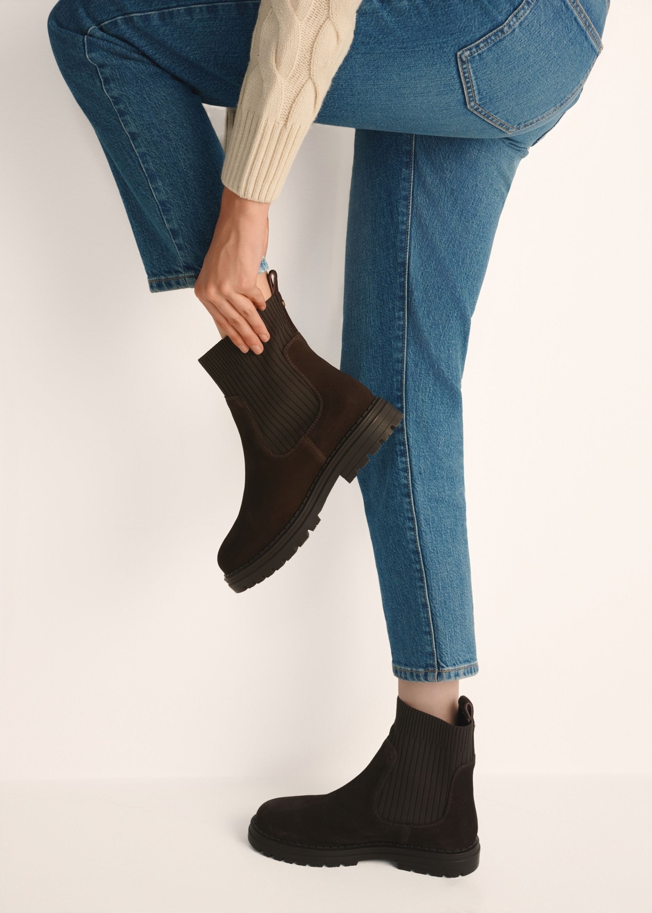 Women's brown suede Chelsea boots BUTYD-1194-1I(Z26) - side view of the product against a white background. Knee-length silhouette visible.