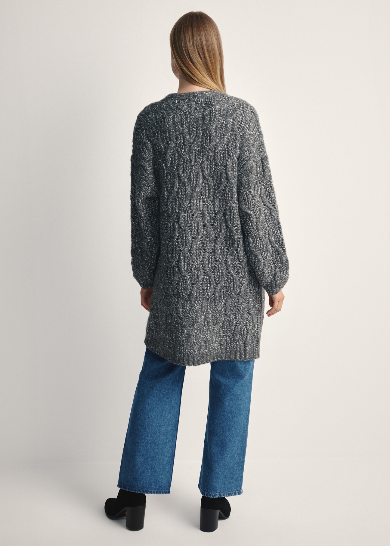 Long women's cardigan in graphite color KARDT-0055-95(Z25), the product is visible from the back on the model, the entire silhouette is visible.