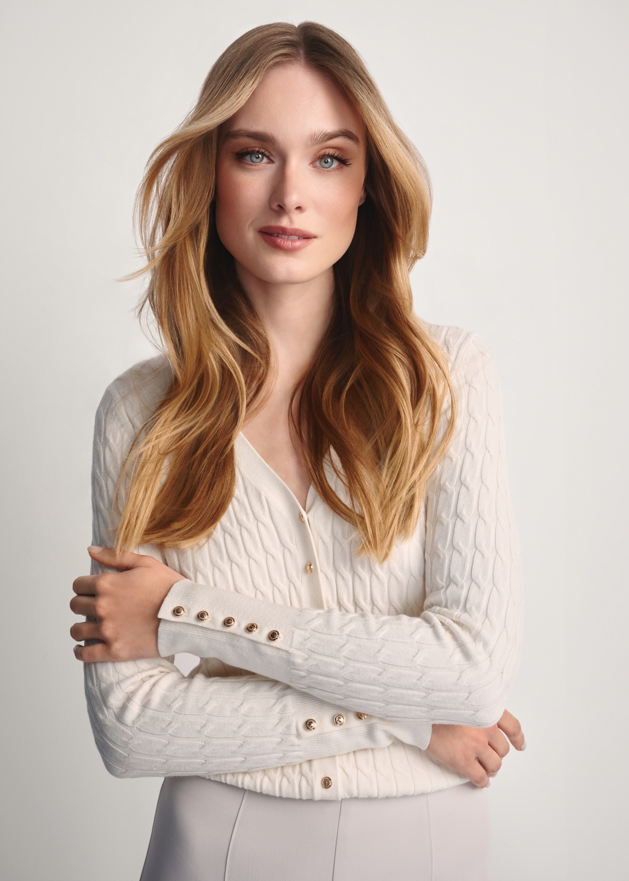 Cream women's cardigan with buttons KARDT-0044A-12(Z25), product visible from the front on the model, visible half of the silhouette.-02