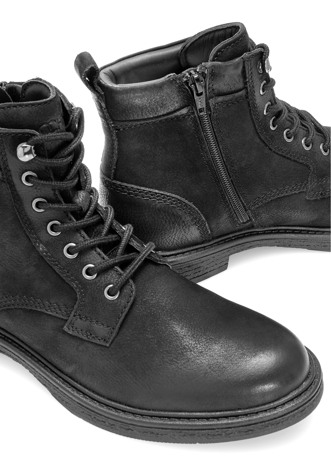 Black suede men's ankle boots BUTYM-0516-98(Z25) close-up of the product detail on a white background.