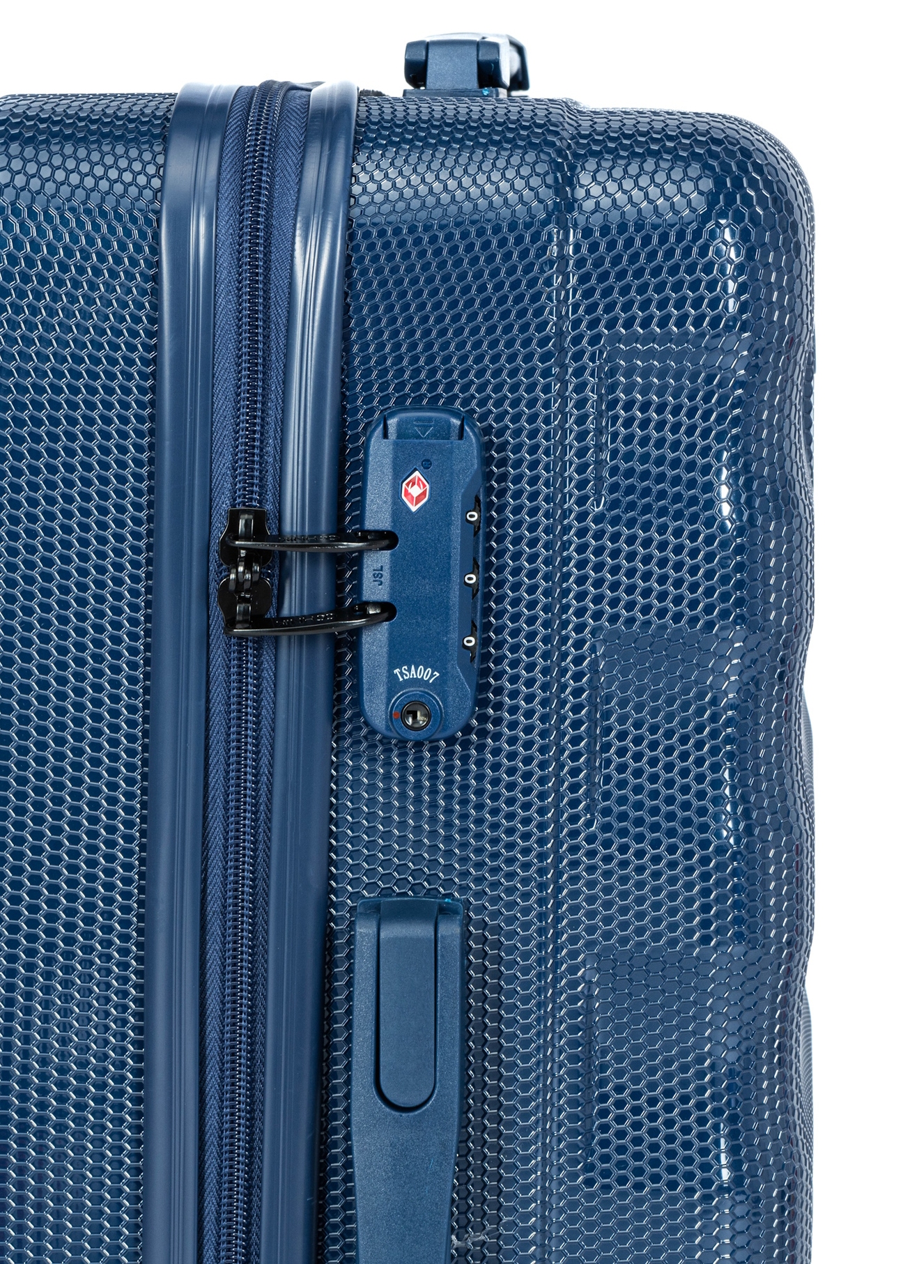 Set of 19'/24'/28' wheeled suitcases WALPC-0015-7D(W26), view of the product lock on a white background.