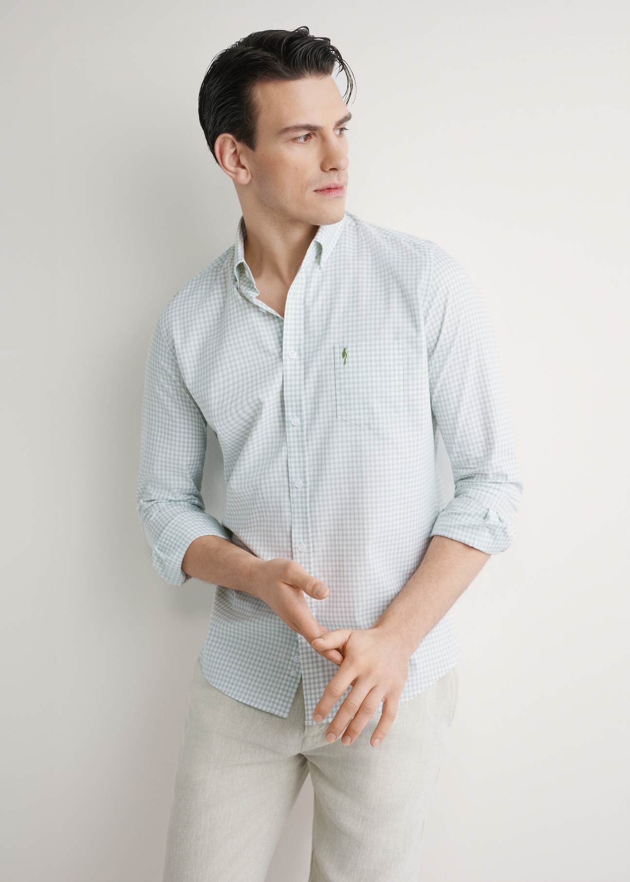 Men's sage check cotton shirt KOSMT-0277-8F(W26), front view of the product on the model. Half of the silhouette visible.