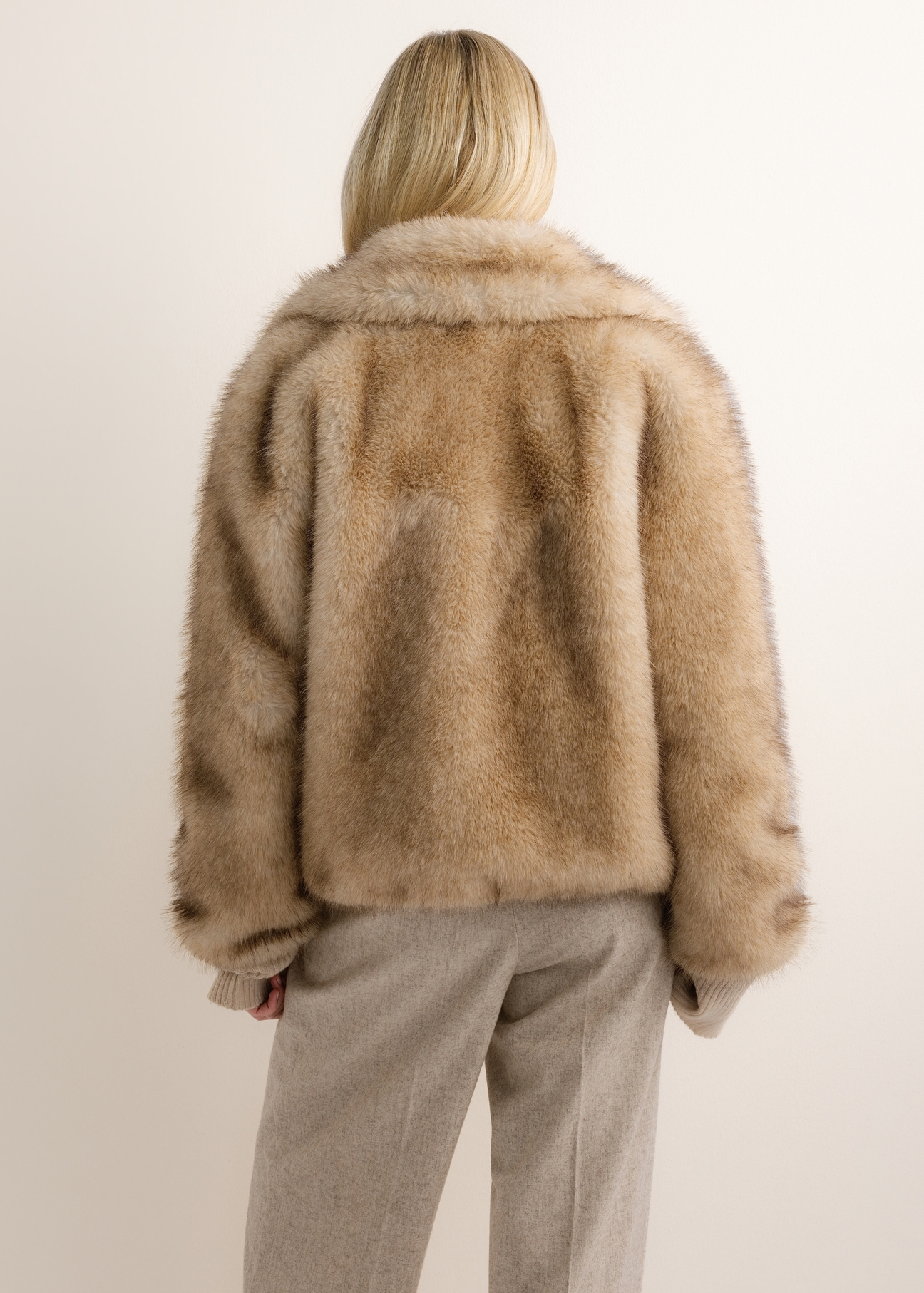 Beige short women's fur coat FUTDP-0091-1B(Z26), back view of the product on the model. Half of the silhouette visible.
