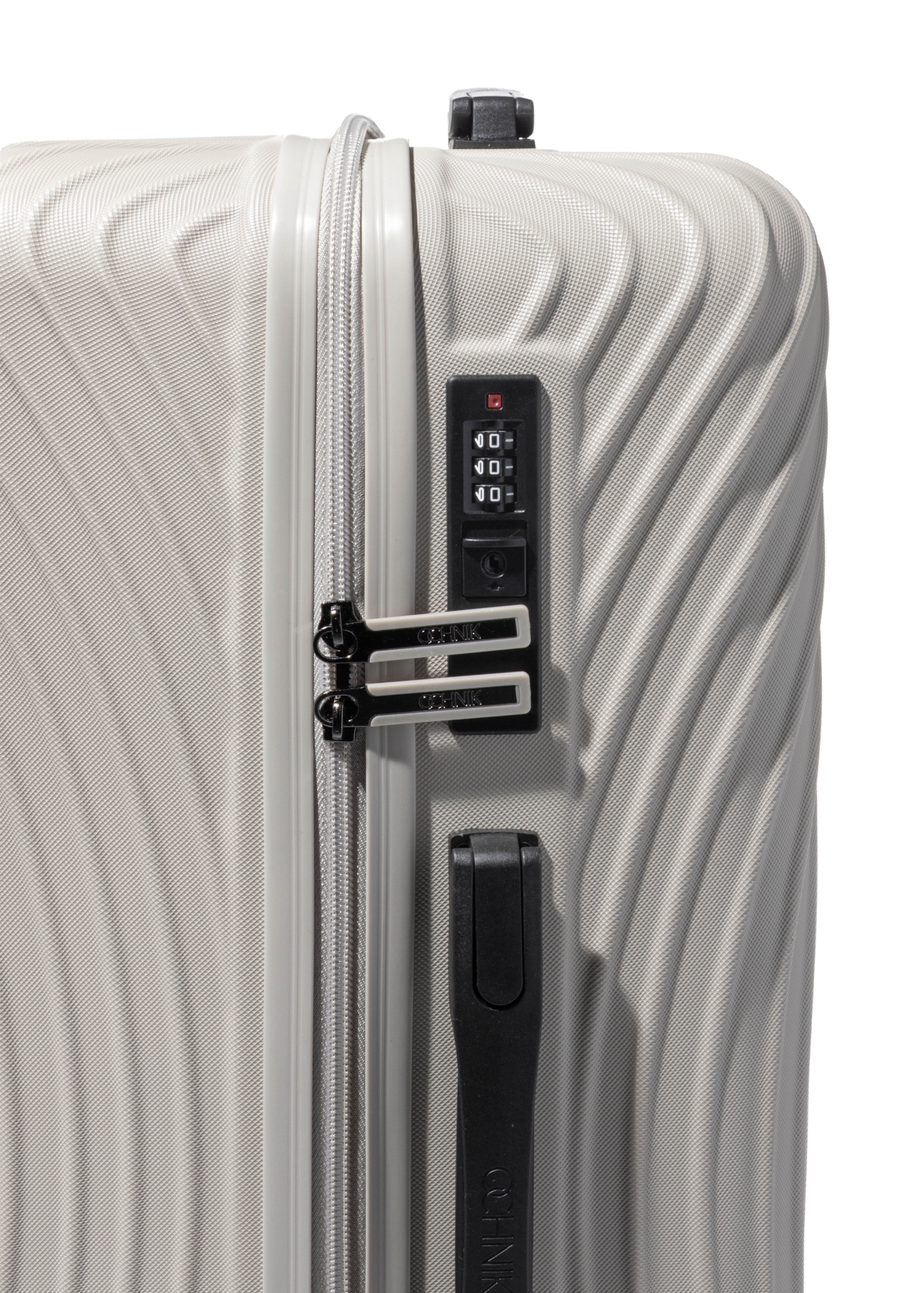 Medium wheeled suitcase WALAB-0088-1A-24(W26), close-up of the zipper against a white background.