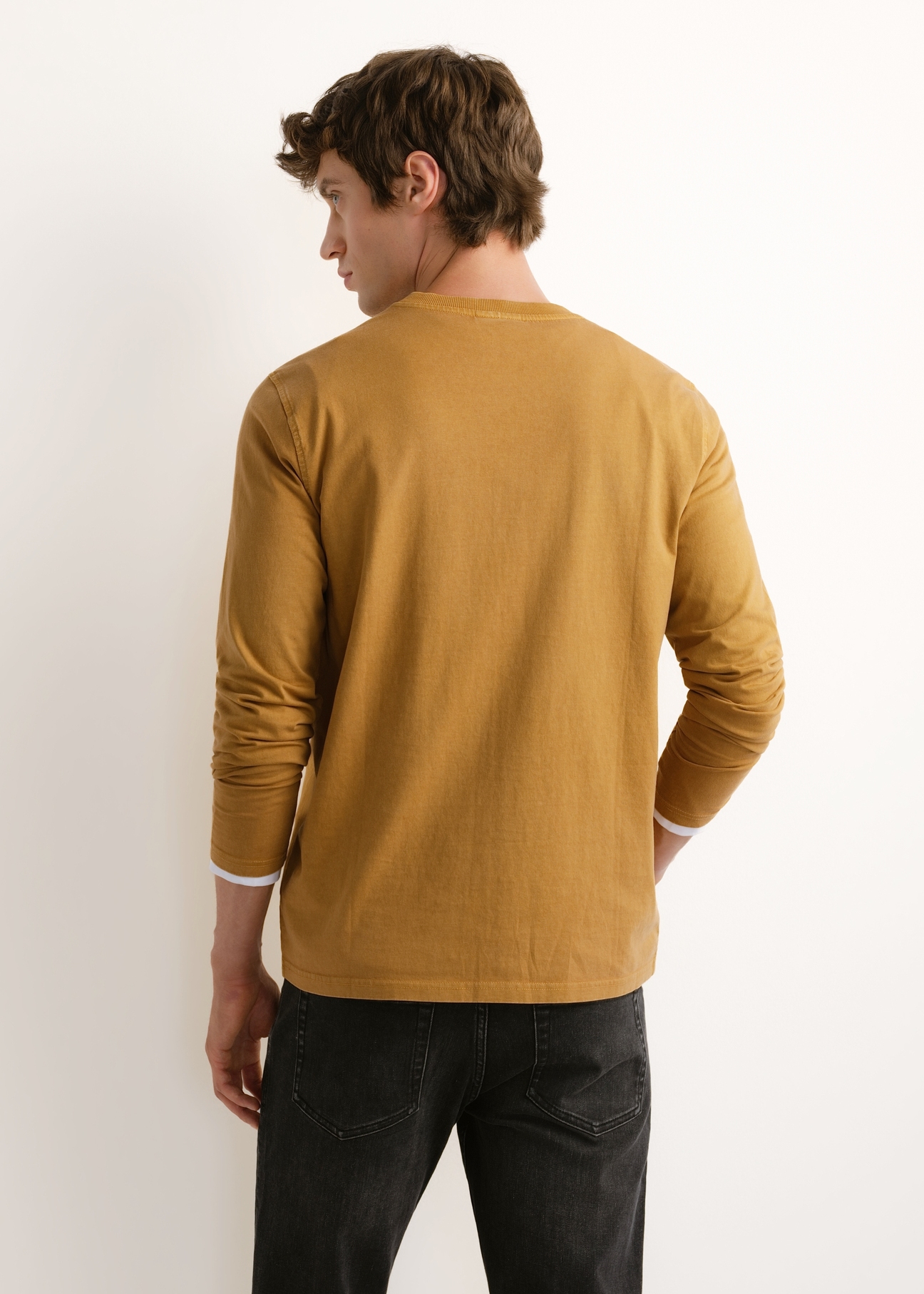 Men's mustard longsleeve LSLMT-0015-2D(Z26), back view of the product on the model. Half of the silhouette visible.
