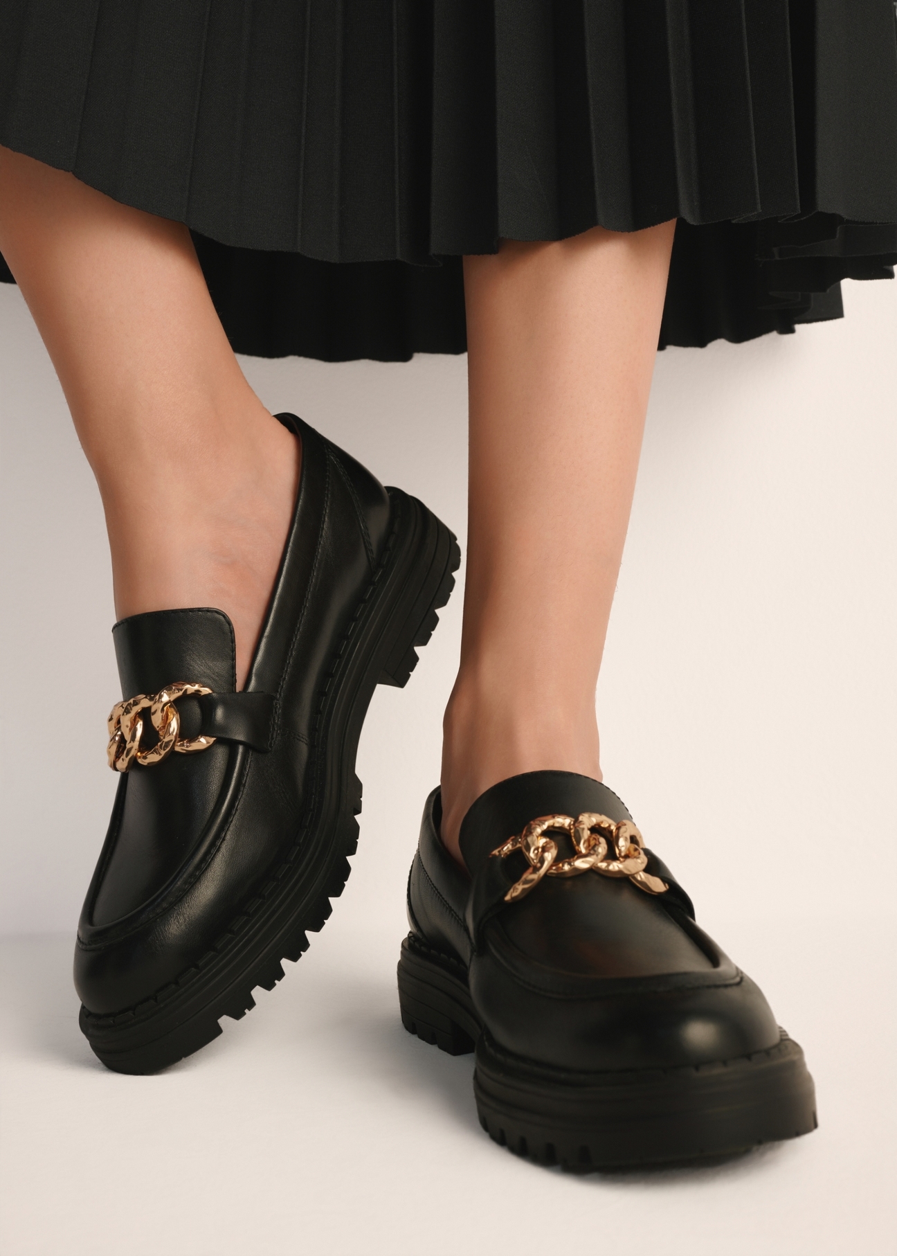 Women's leather loafers with chain BUTYD-1014-99(Z25)