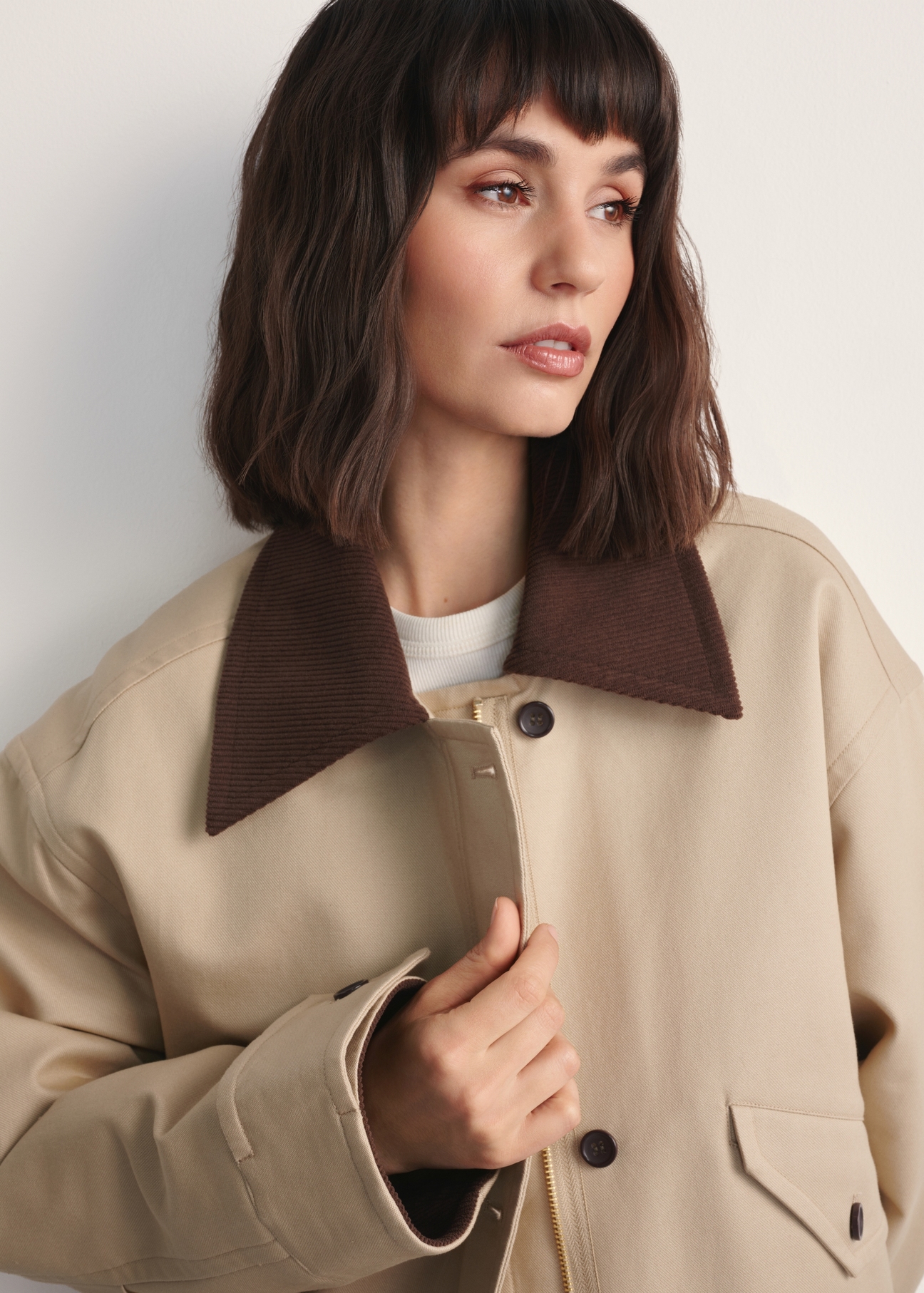 Beige women's oversize jacket KURDT-0615-81(Z25), close-up of the product detail on the model.