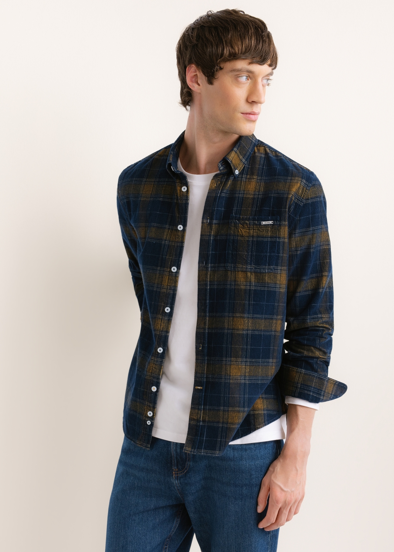 Men's navy blue plaid shirt KOSMT-0371-7E(Z26), front view of the product on a model. Half-body shot.