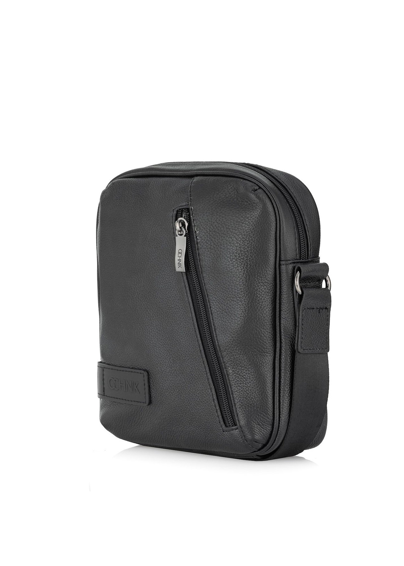 Black leather men's bag TORMS-0251B-99(Z25), diagonal product view on white background.