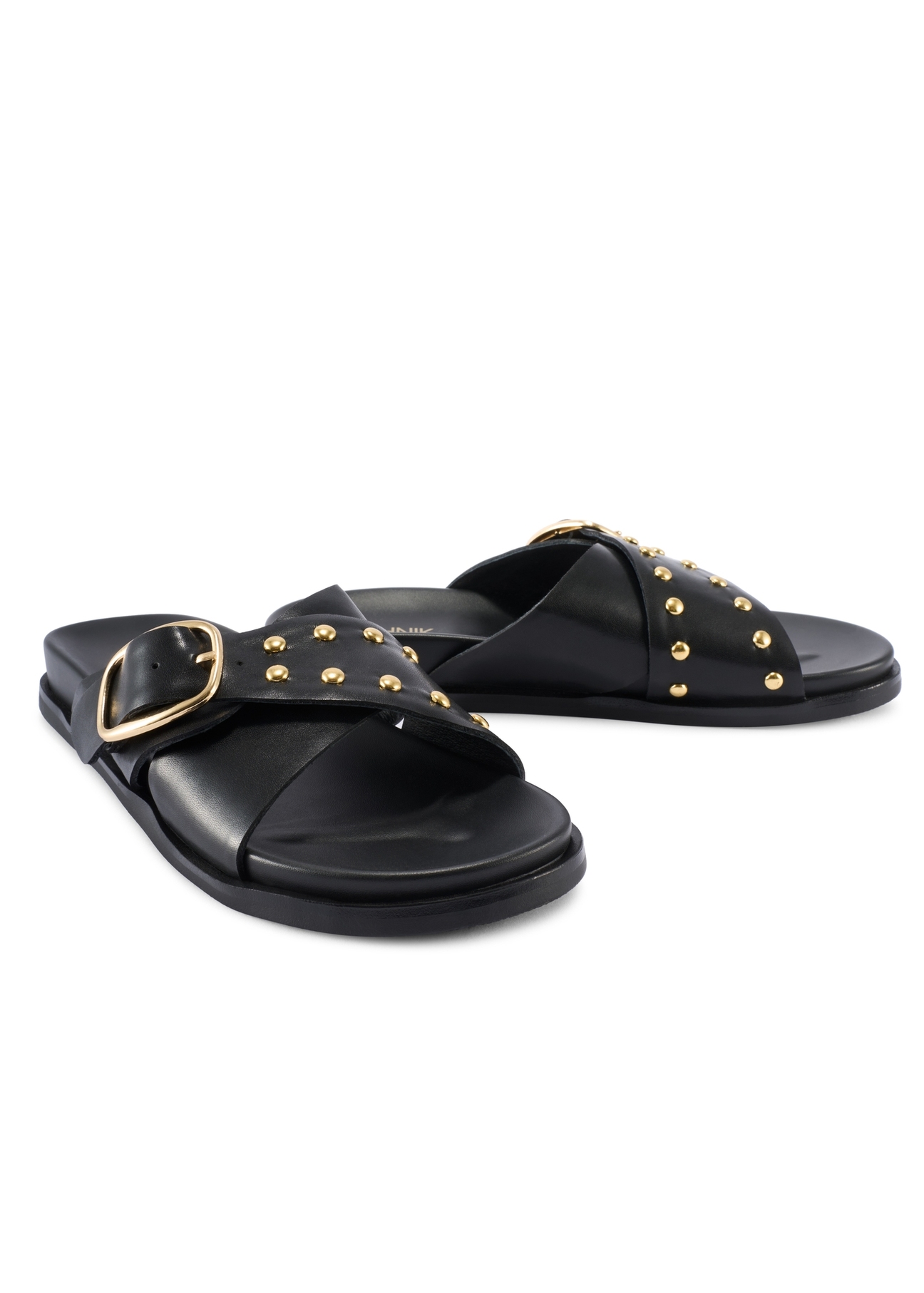 Women's leather flip-flops in black BUTYD-1268-99(W26), diagonal product view on a white background.
