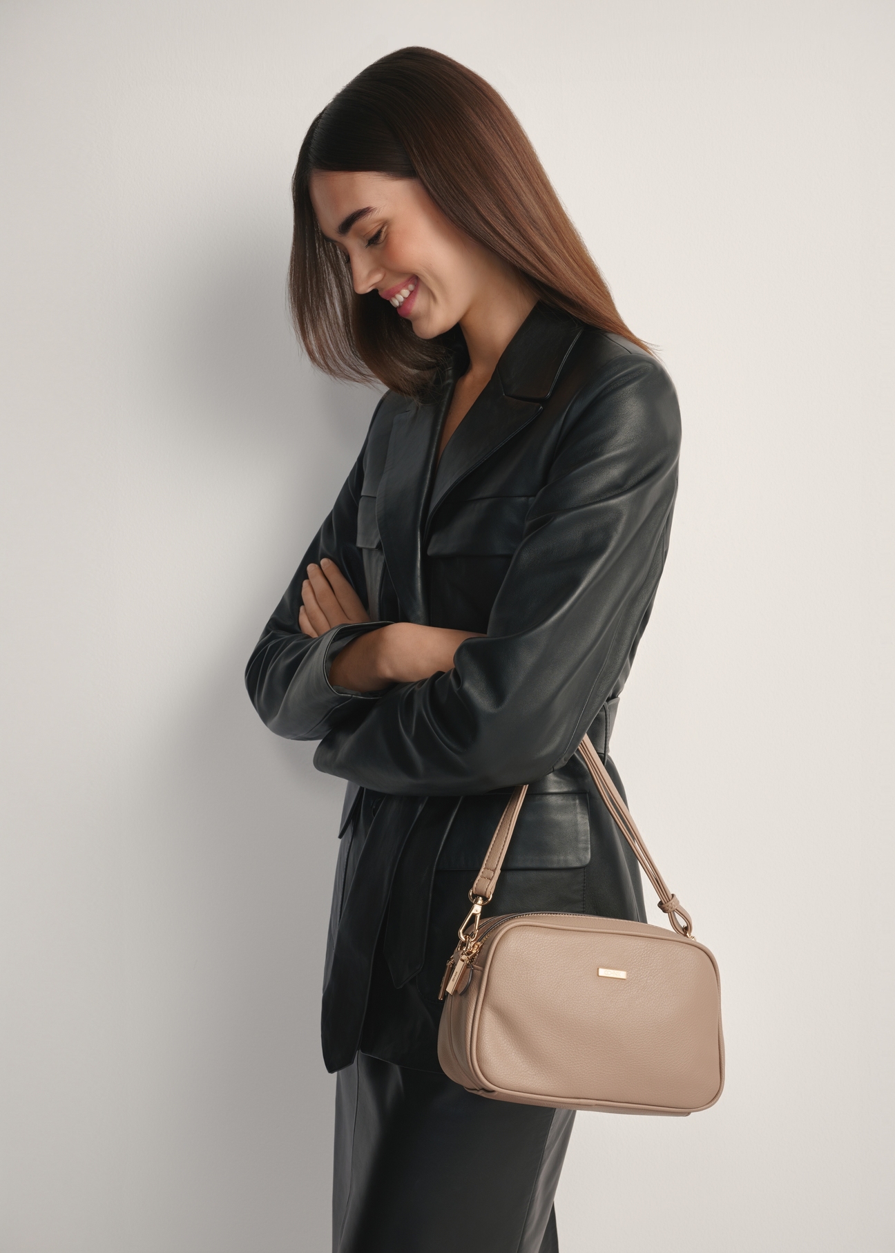 Beige medium women's handbag TOREC-1121-1D(W26), front view of the product on a model, half of the silhouette visible.