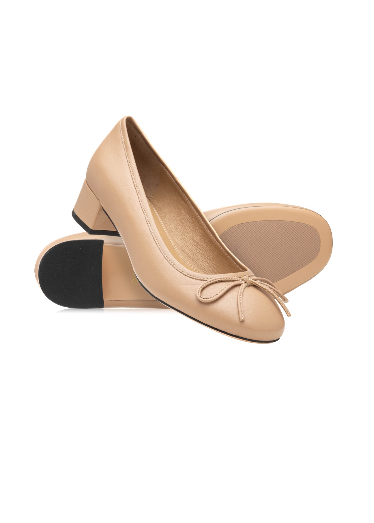 Beige leather women's pumps BUTYD-1239-1B(W26), diagonal product view on white background.