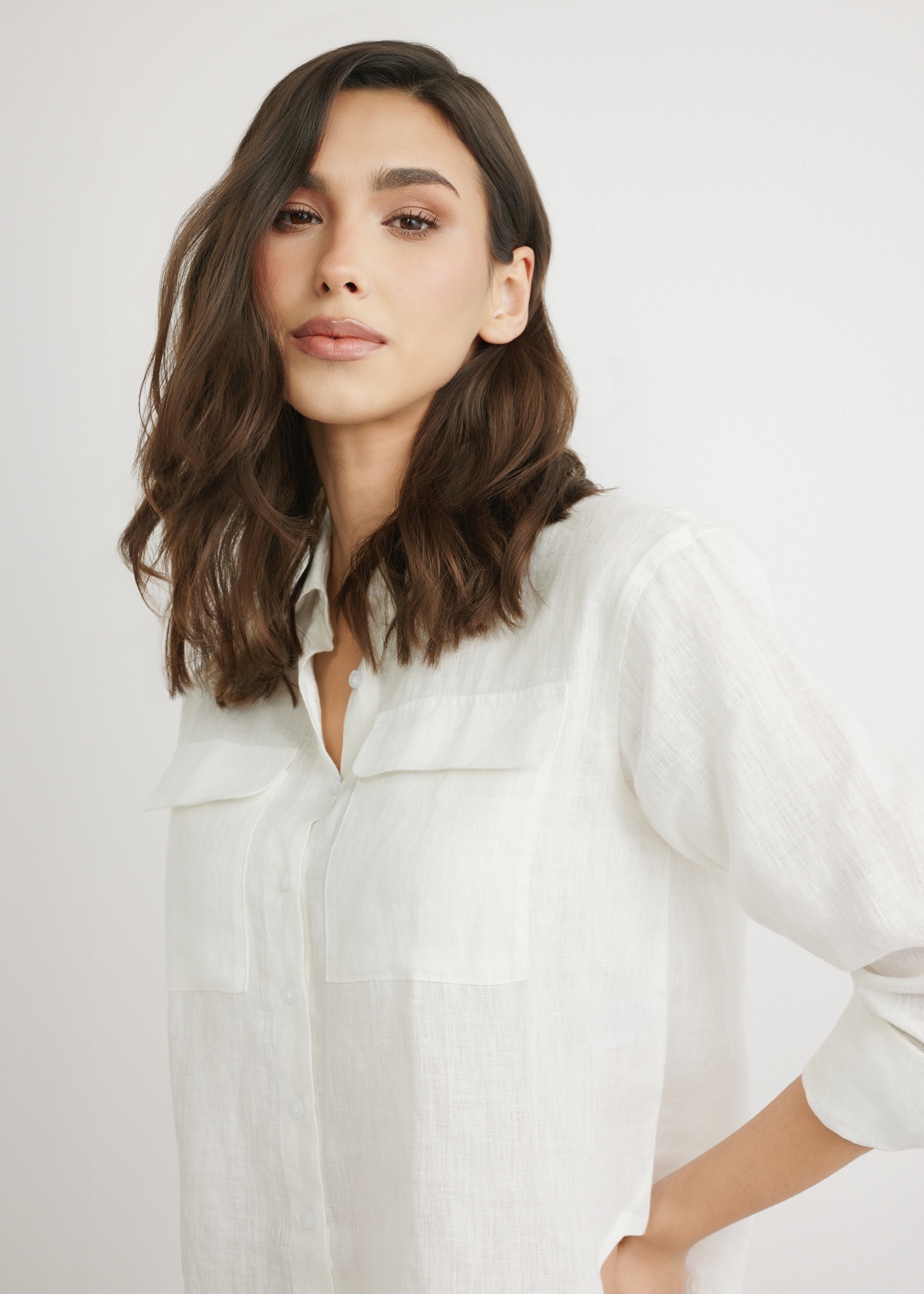 Women's white linen shirt KOSDT-0185-0B(W26), close-up of the product on the model's silhouette.