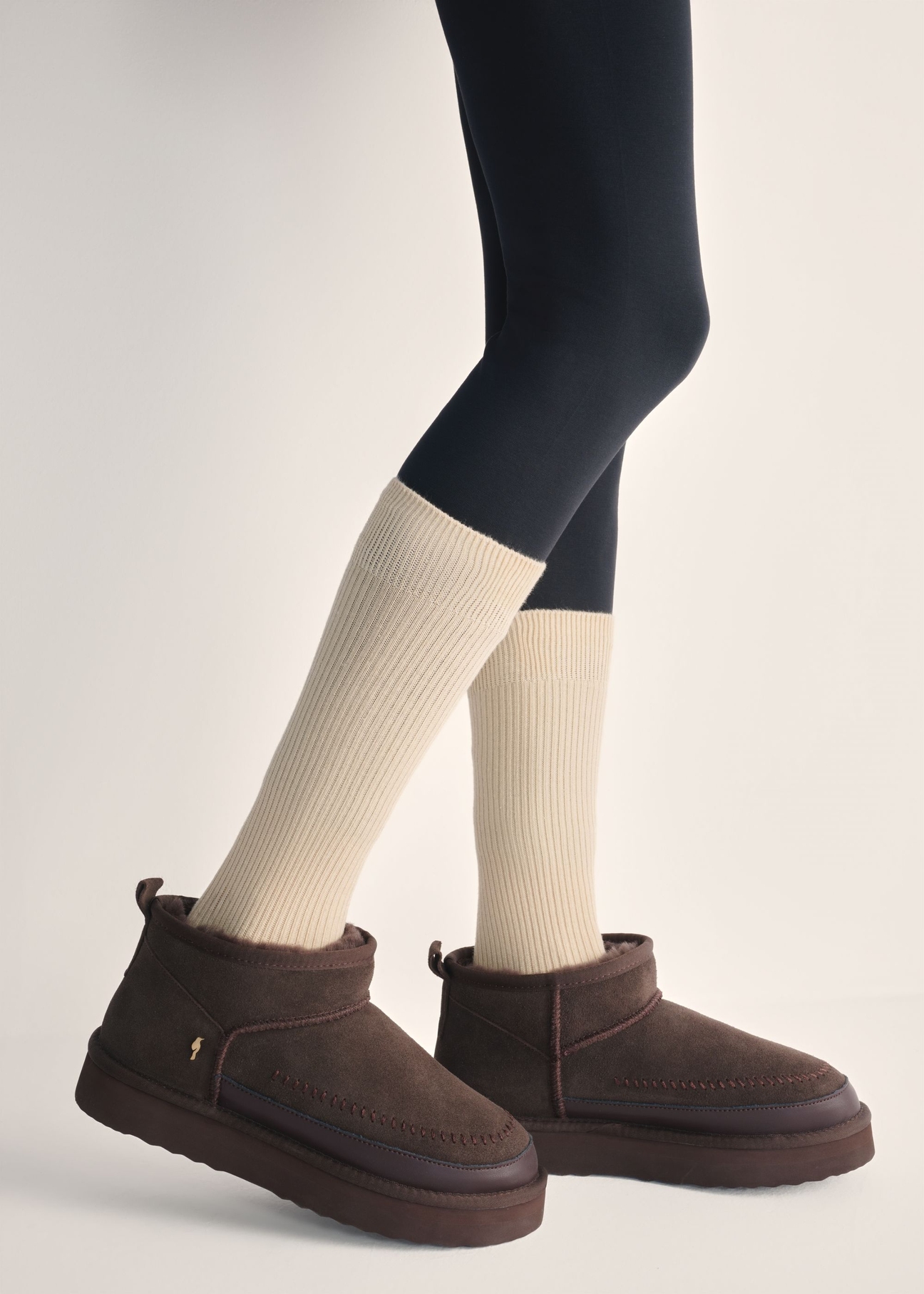 Brown women's snow boots BUTYD-1220-1I(Z26), side view of the product on the model's feet.