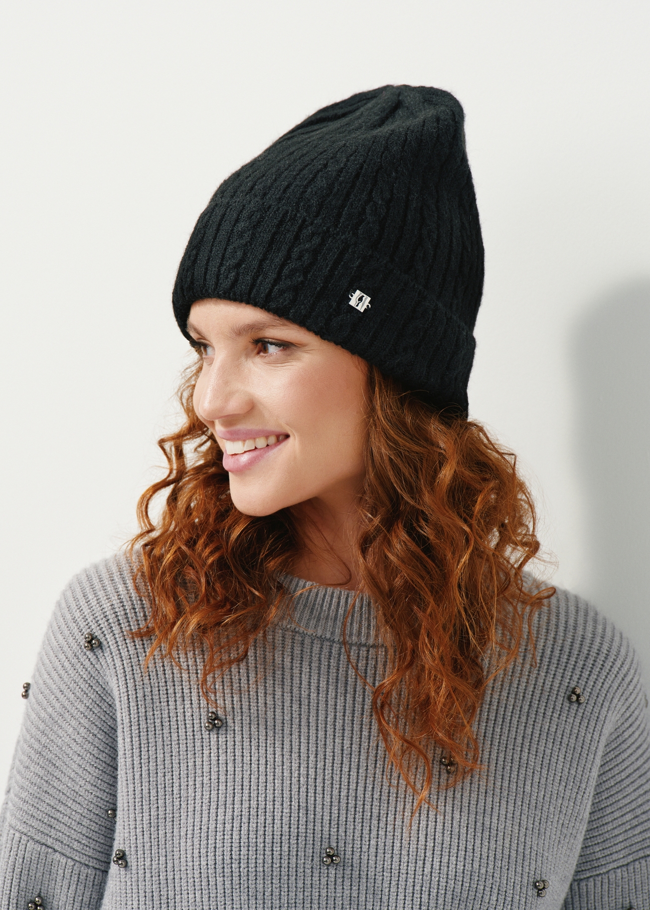Black women's cap with braids CZADT-0170-99(Z23)-01