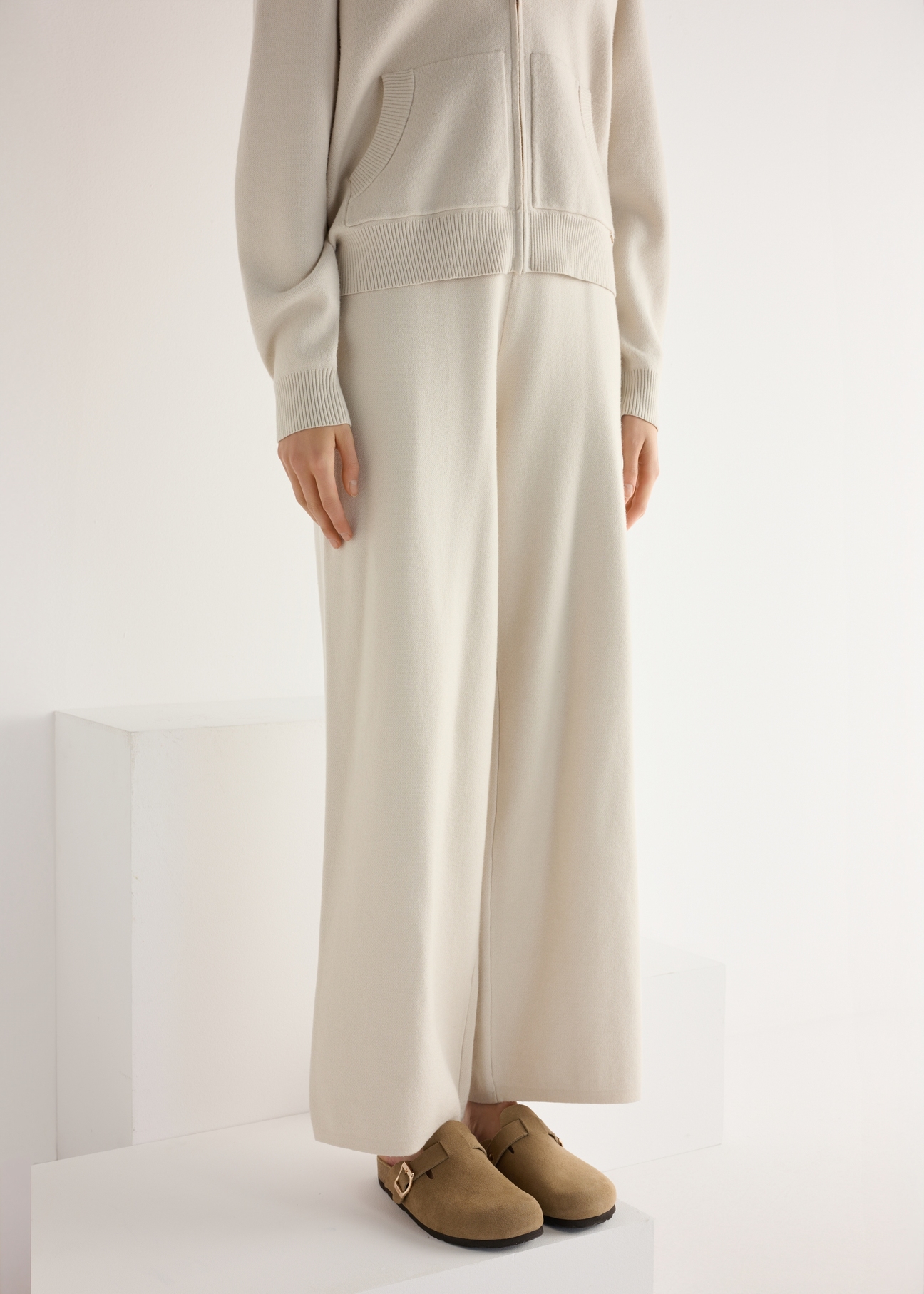 Women's suede flip-flops in cool beige color BUTYD-1267-1K(W26), diagonal view of the product on the model's feet.