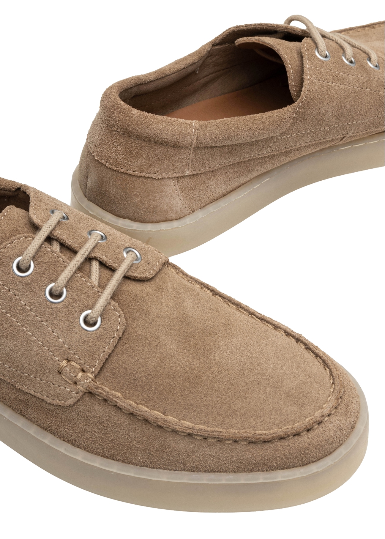 Men's leather shoes in cool beige color BUTYM-0533-1K(W26) - close-up of the detail, on a white background.