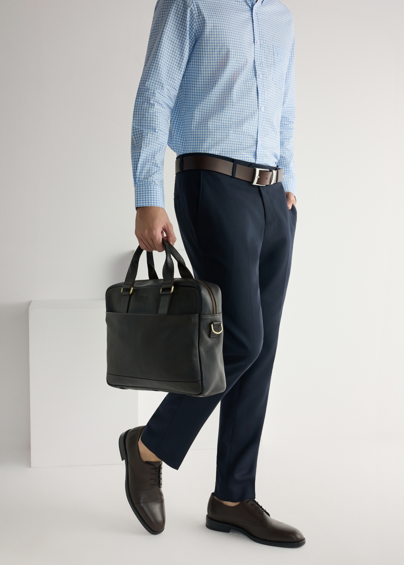 Men's dark brown leather shoes BUTYM-0500-1I(W26), side view of the product on the model's feet.