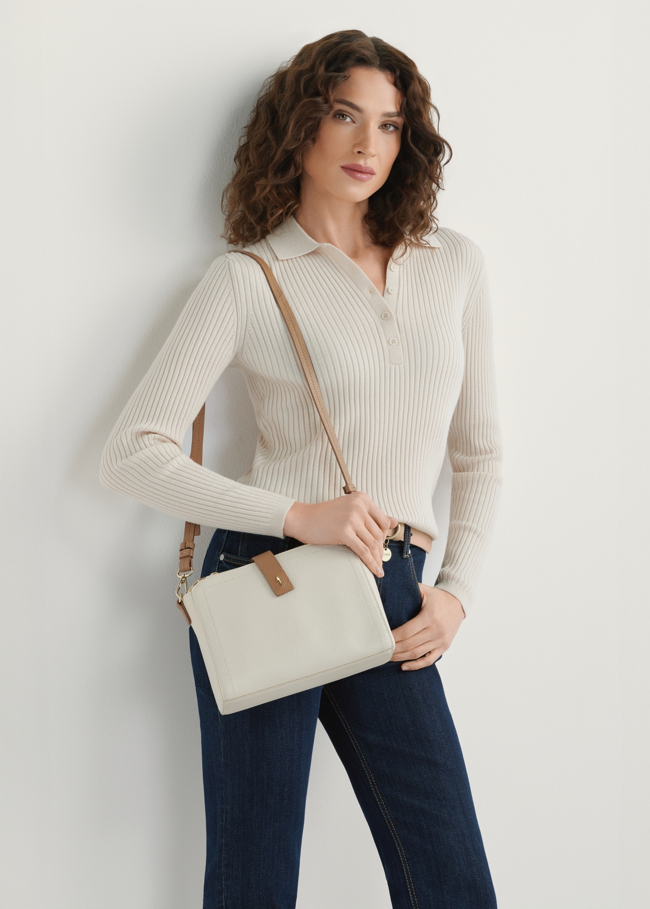 Cream leather shoulder bag TORES-1275-0B(W26), product view on model's shoulder. Half of silhouette visible.