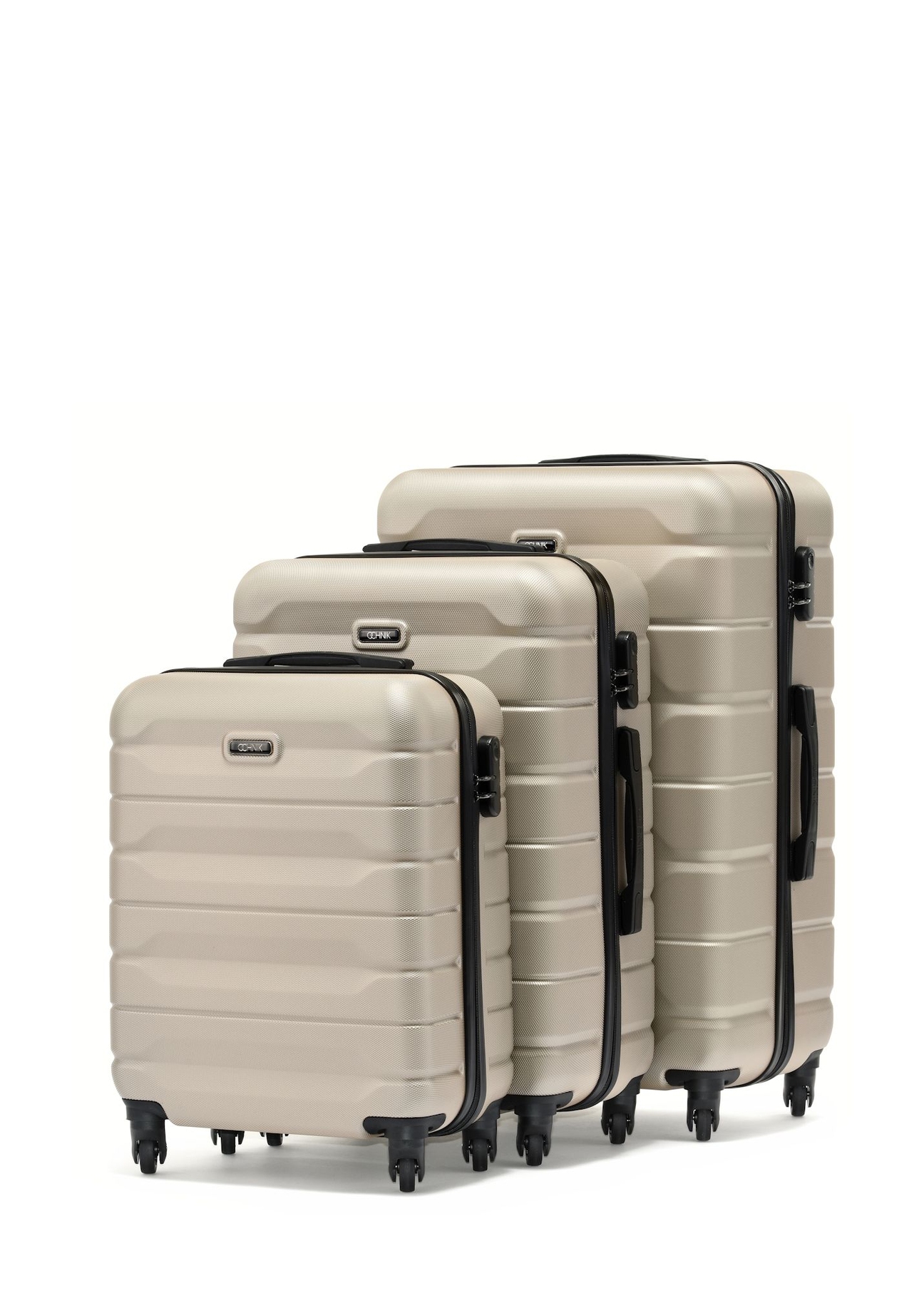 Set of 19''/24''/28'' trolley suitcases WALAB-0067-0X(W26), diagonal view of the products on a white background.