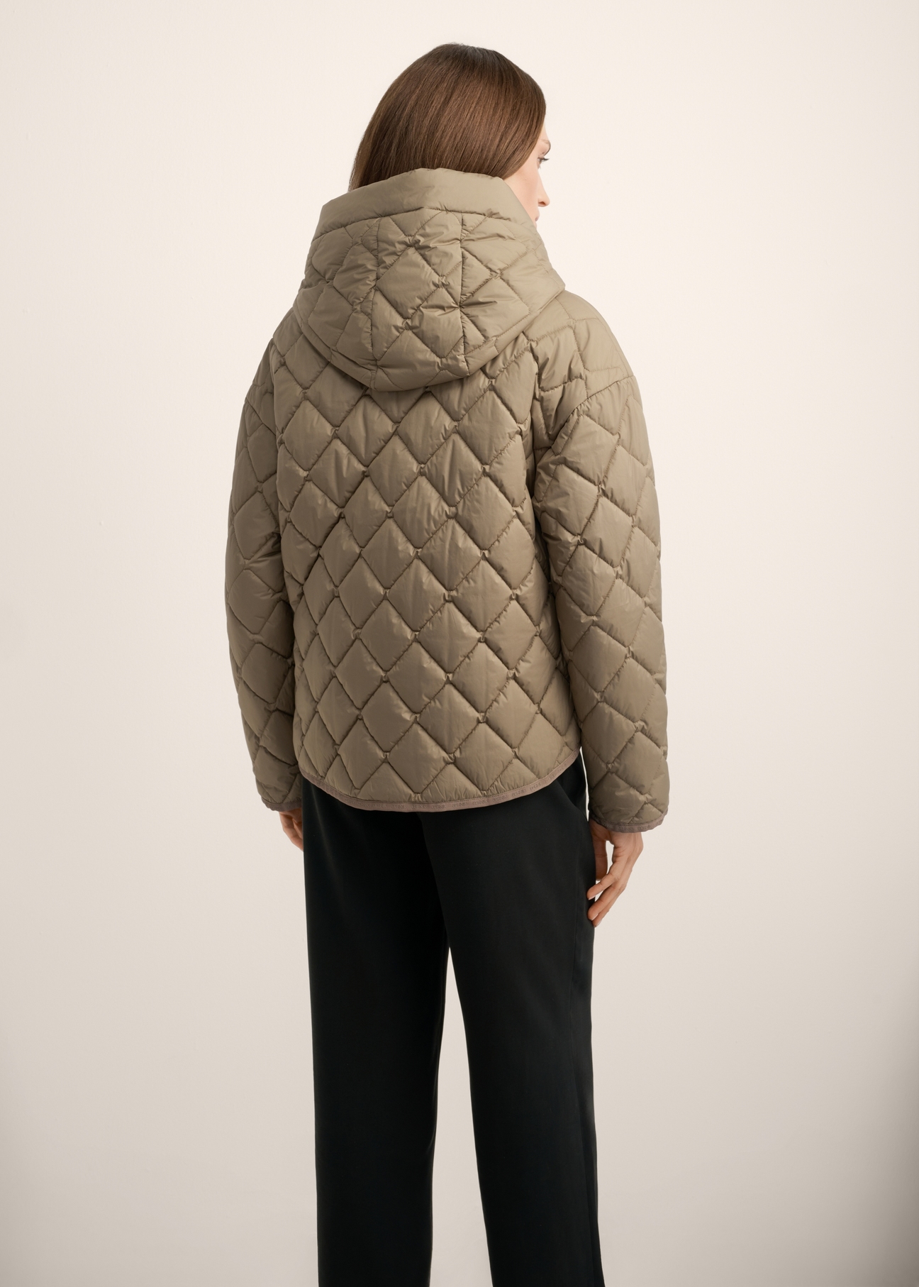 Women's quilted jacket in cool beige KURDT-0588-1K(Z26), back view of the product on the model. Half of the silhouette visible.