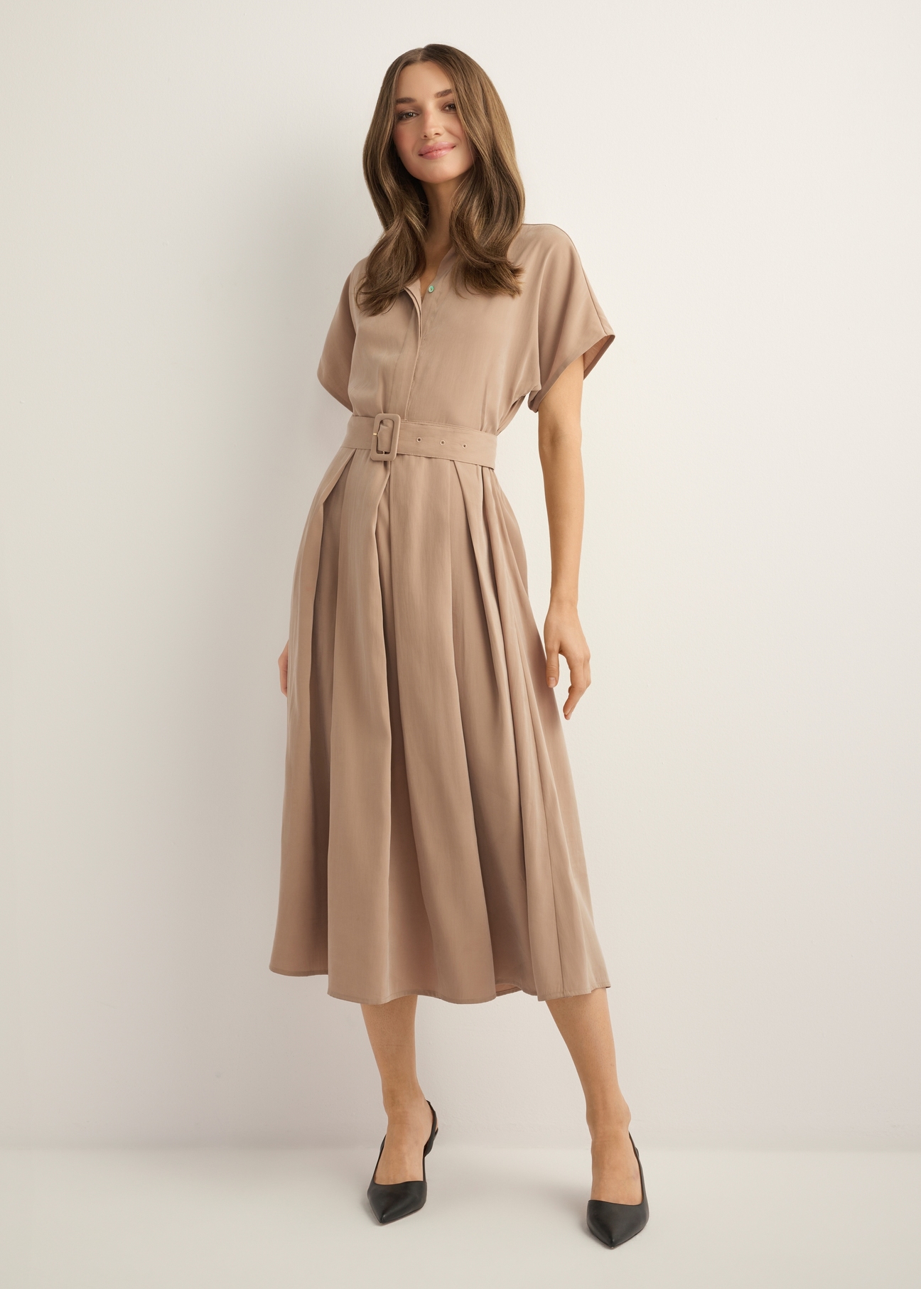 Modal midi shirt dress SUKDT-0283-1D(W26), front view of the product on the model. Full body visible.
