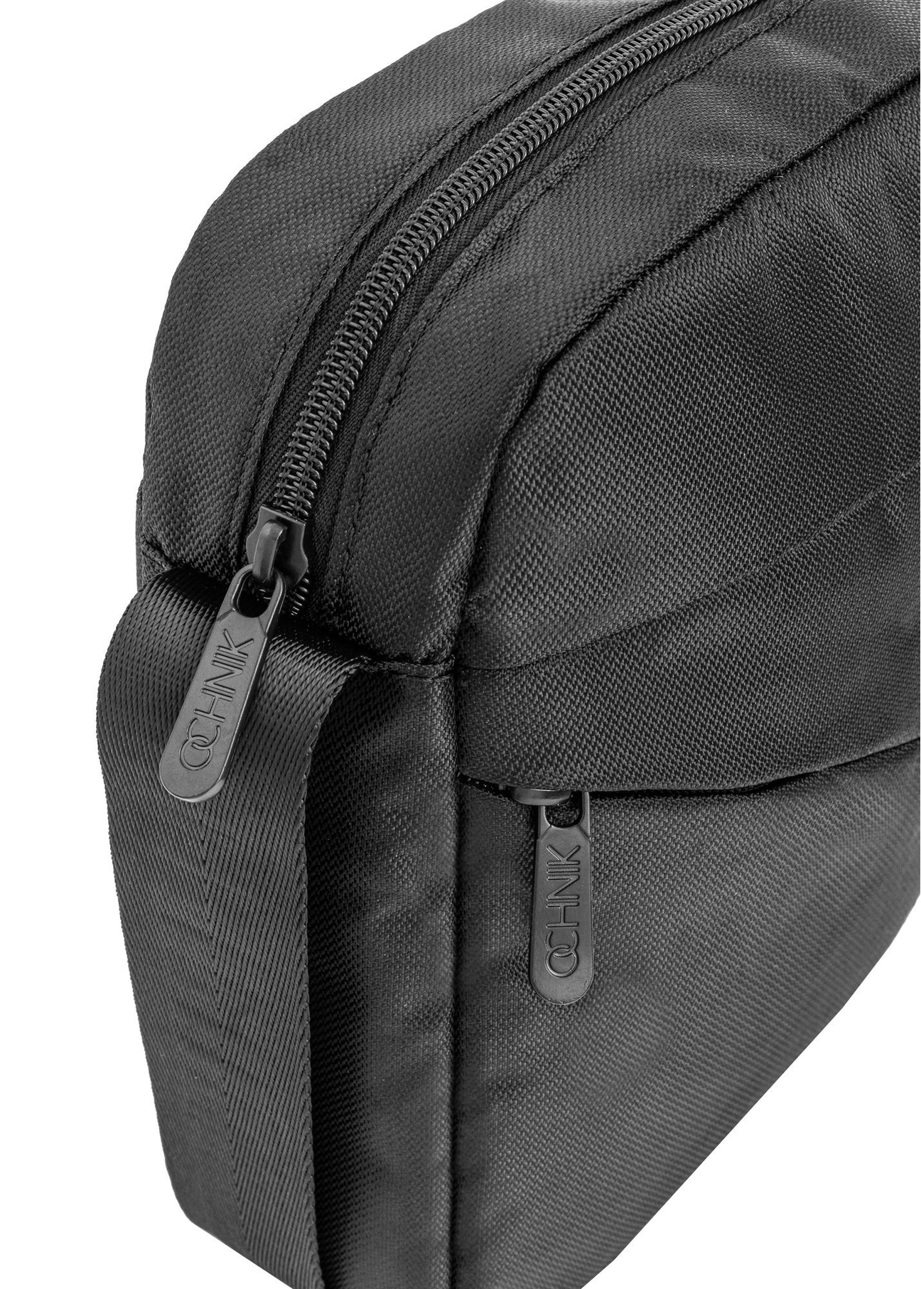 Black men's bag TORMN-0266C-99(Z25), close-up of the product detail on a white background.