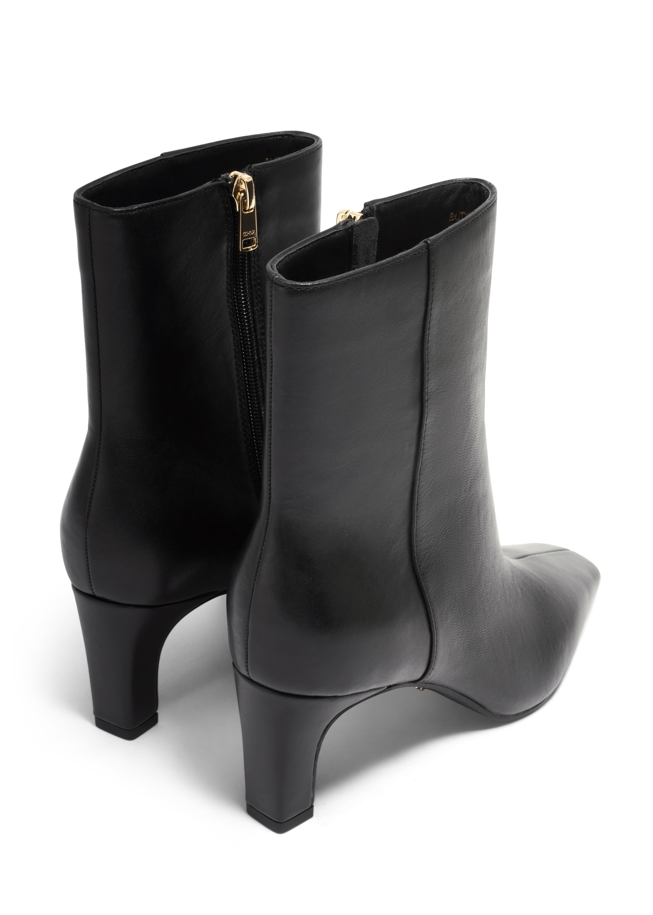 Black leather women's ankle boots BUTYD-1302-99(Z26), product view from the back on a white background.