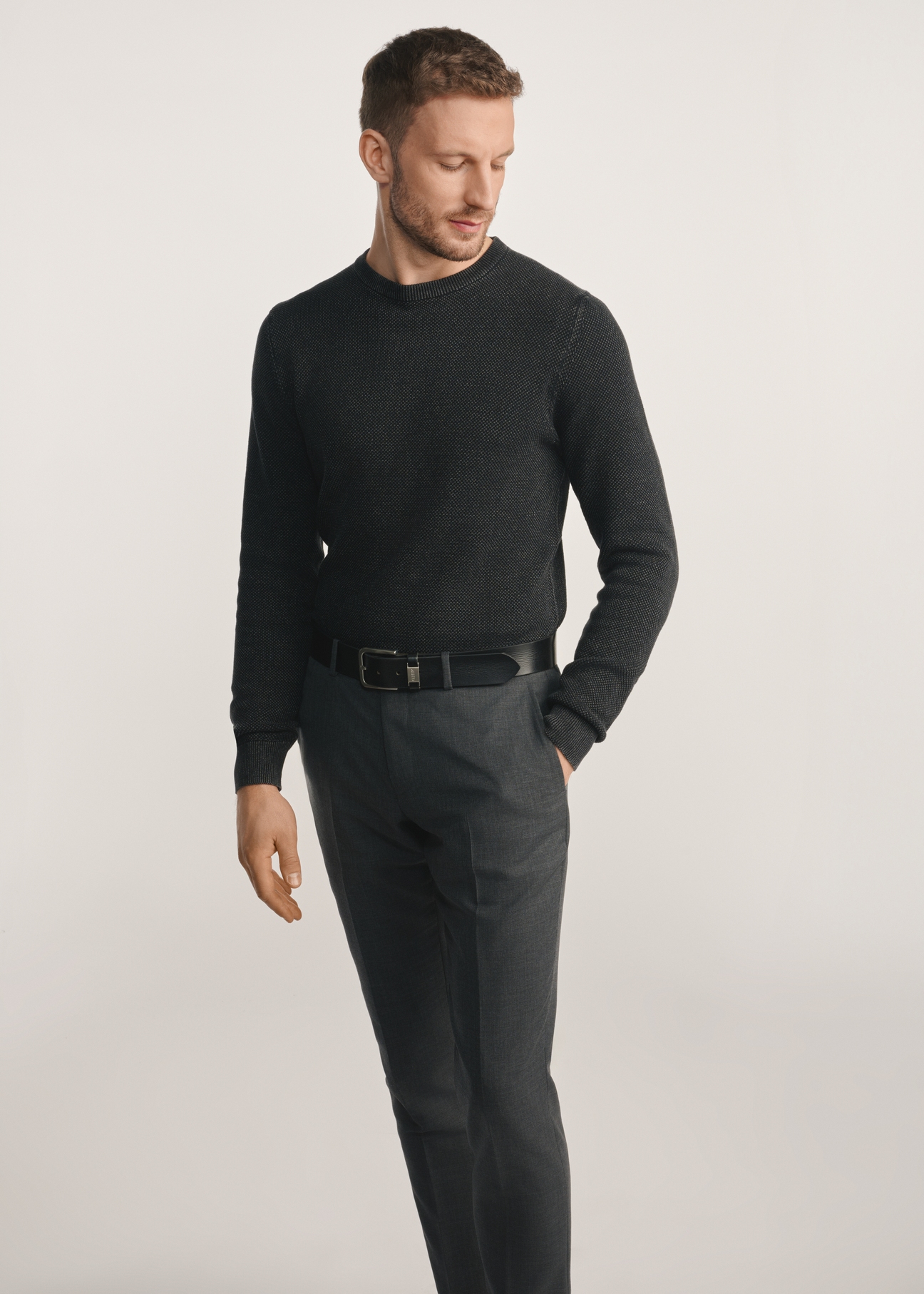 Men's sweater in black SWEMT-0181-99(Z25), front view of the product on the model. Half of the silhouette visible.
