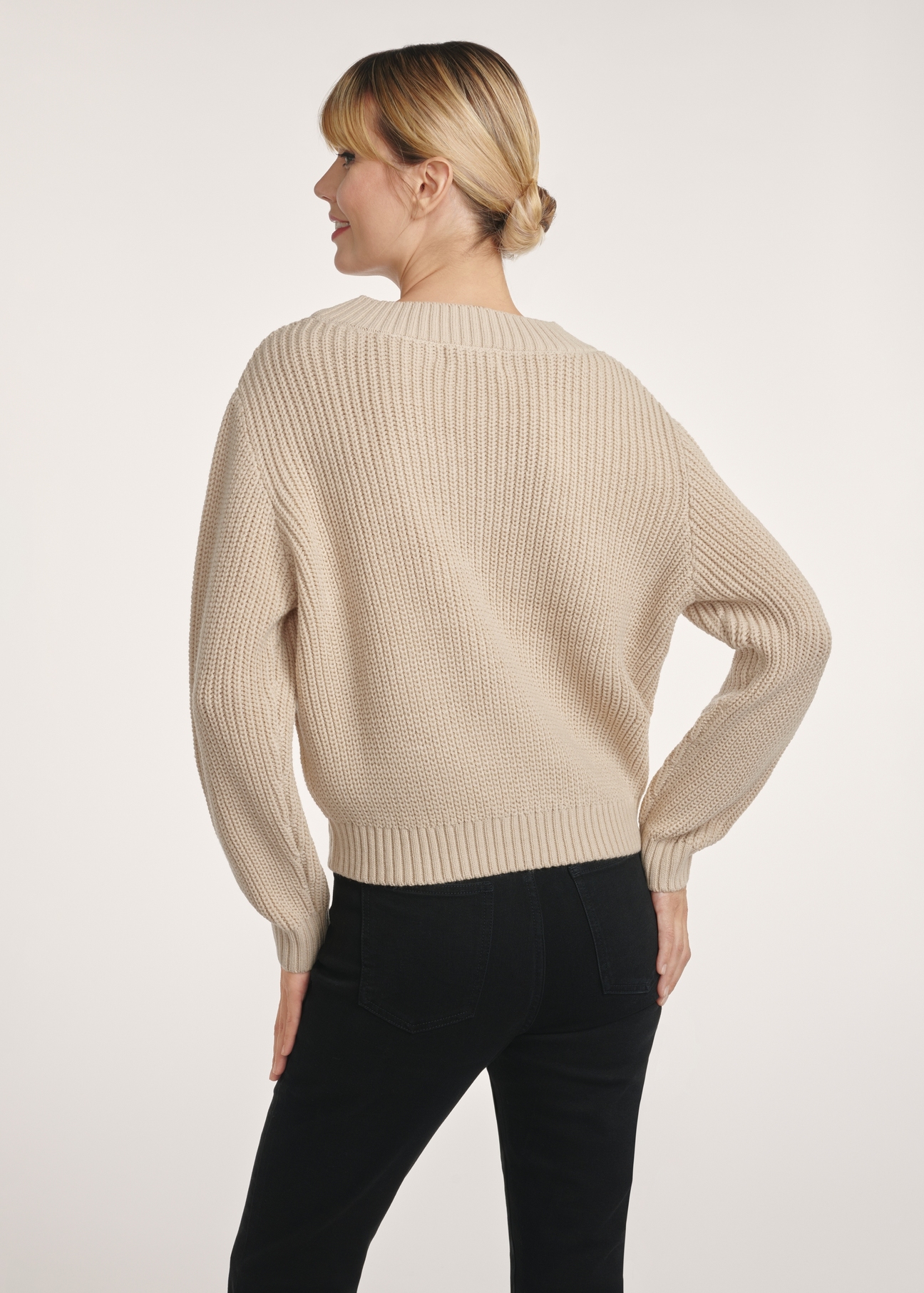 Beige women's V-neck sweater SWEDT-0162-80(Z25), product visible from the back on the model, half of the silhouette visible.