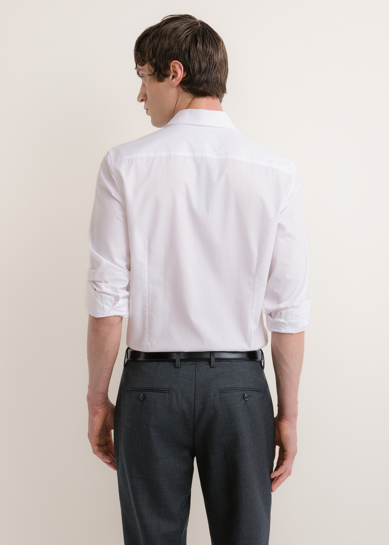 Men's white cotton slim shirt KOSMT-0368-0A(Z26), product view from the back on the model. Half of the silhouette visible.