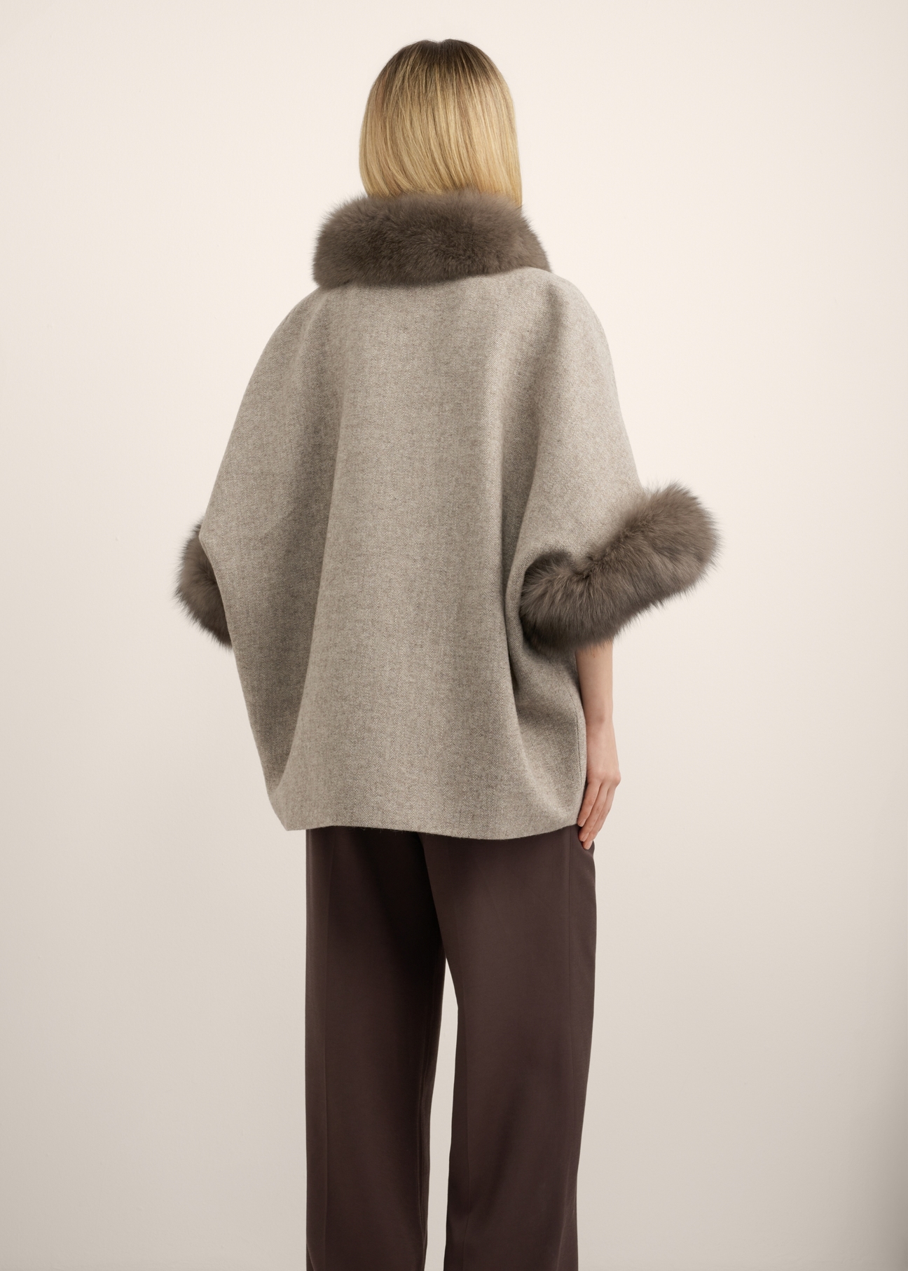 Wool vest with fur KAMDW-0002-1A(Z26), back view of the product on the model. Half of the silhouette visible.