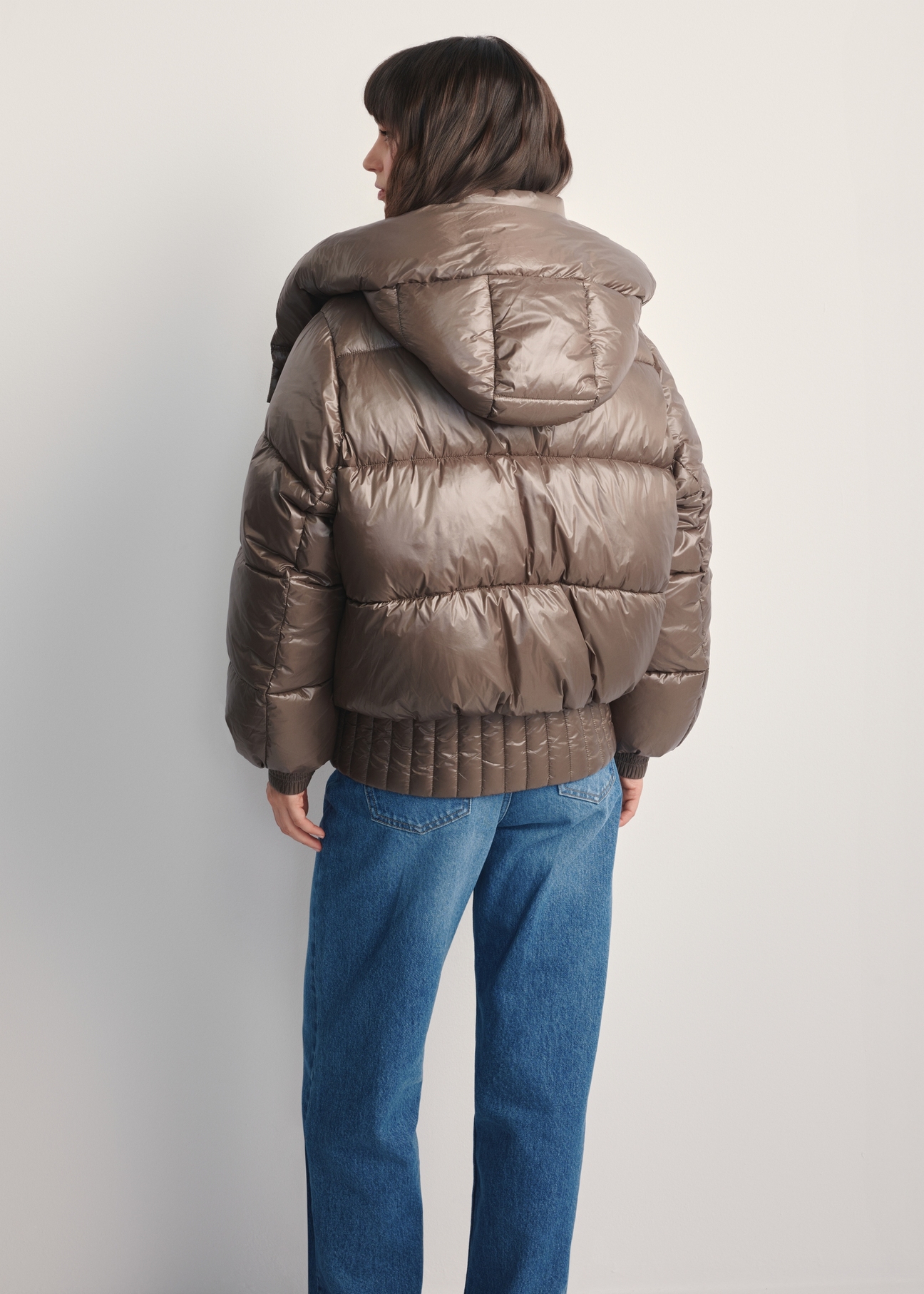 Women's short brown jacket KURDT-0608-82(Z25), back view of the product on the model. Half of the silhouette visible.