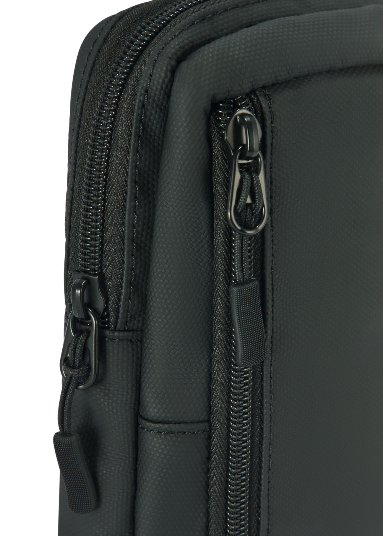 Small black men's pouch TORMN-0363-99(Z25), close-up of product detail, view on white background.